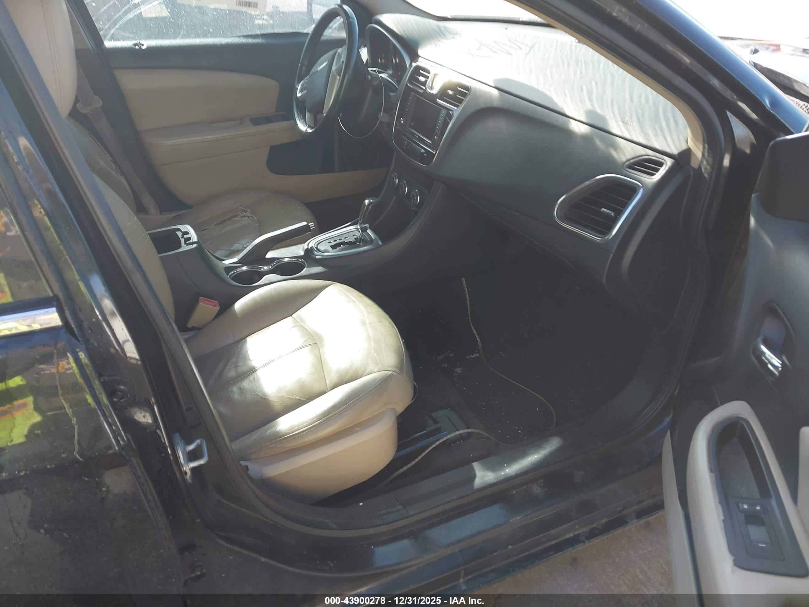 CHRYSLER 200 image 5