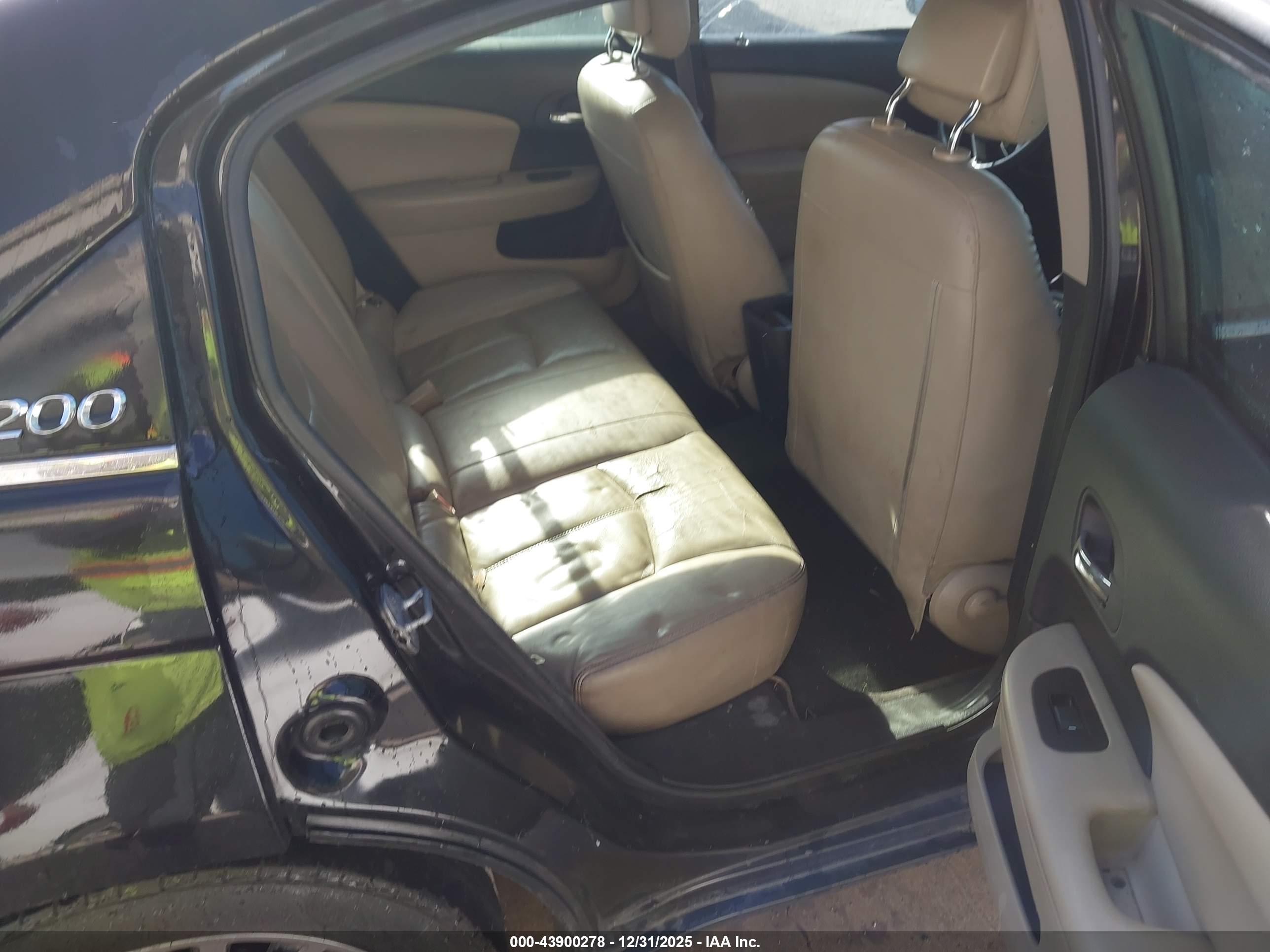 CHRYSLER 200 image 8