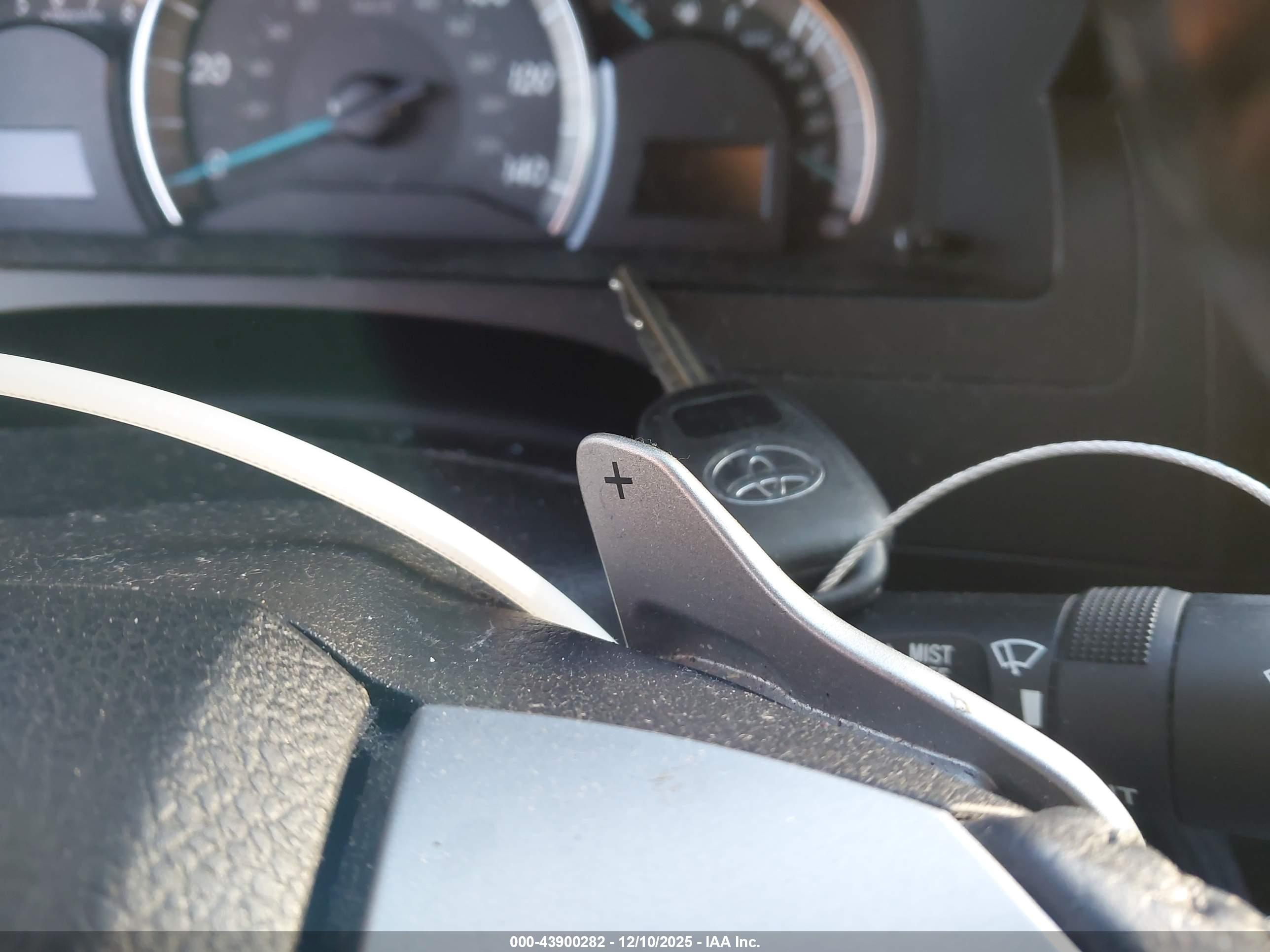 TOYOTA CAMRY image 11