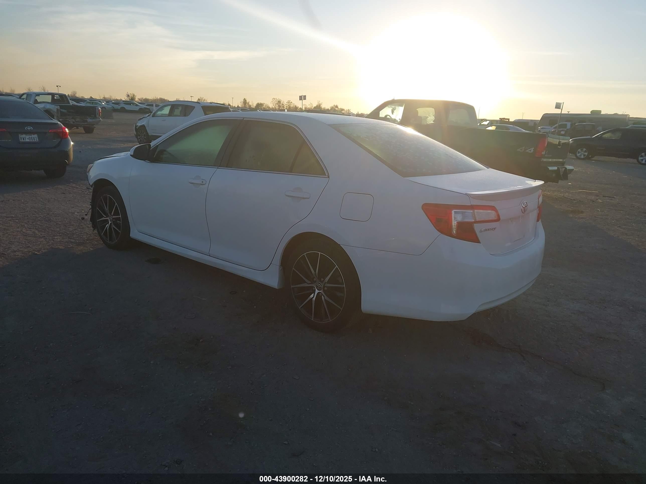 TOYOTA CAMRY image 3