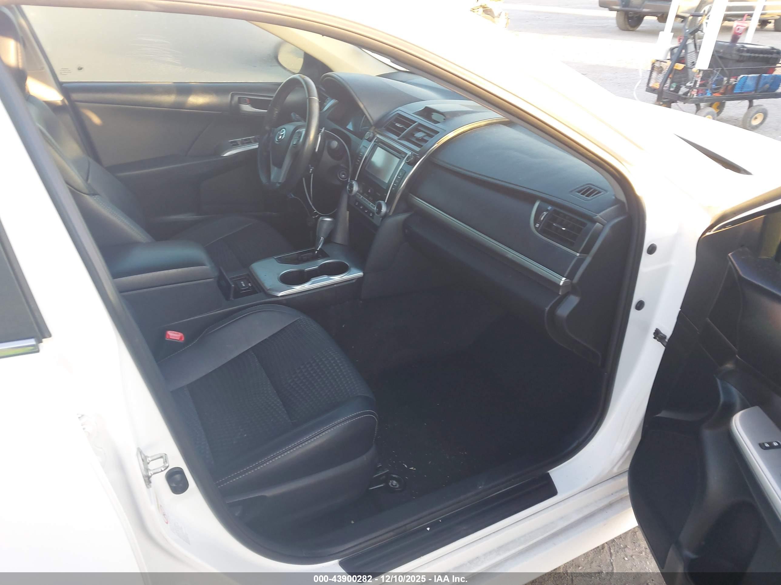 TOYOTA CAMRY image 5