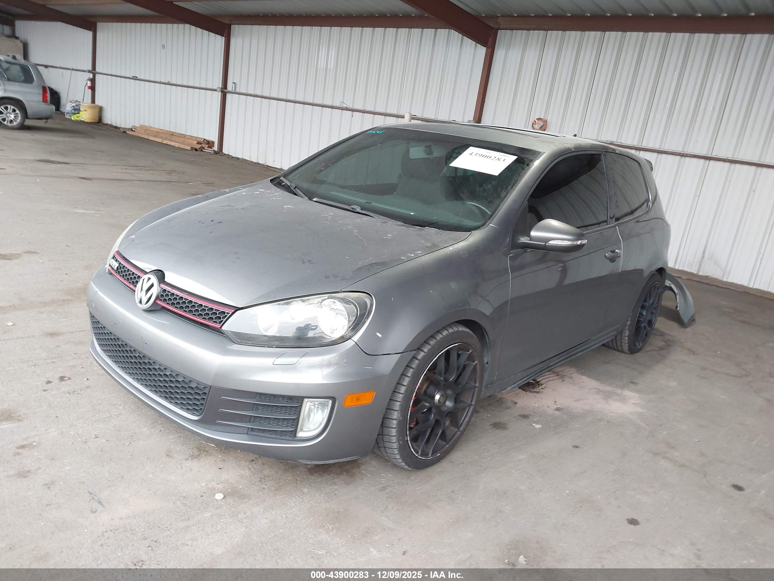 VOLKSWAGEN GTI image 2