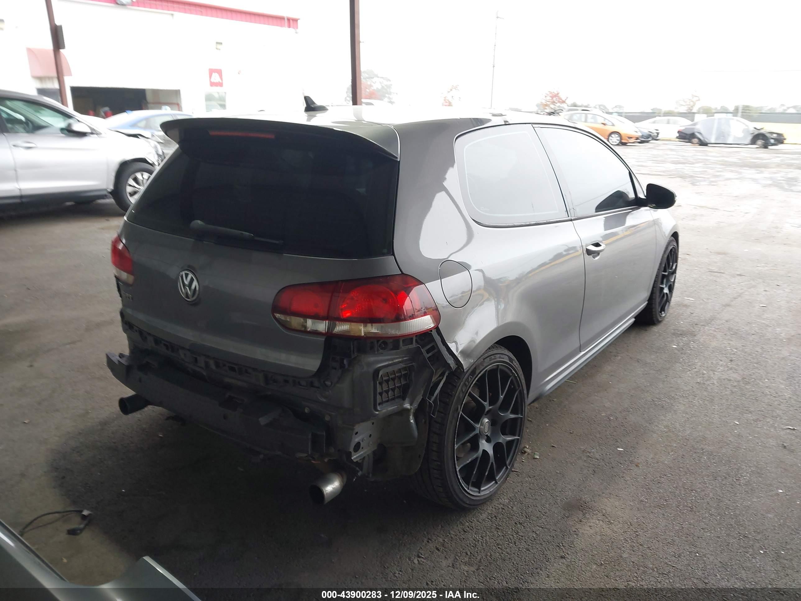 VOLKSWAGEN GTI image 4