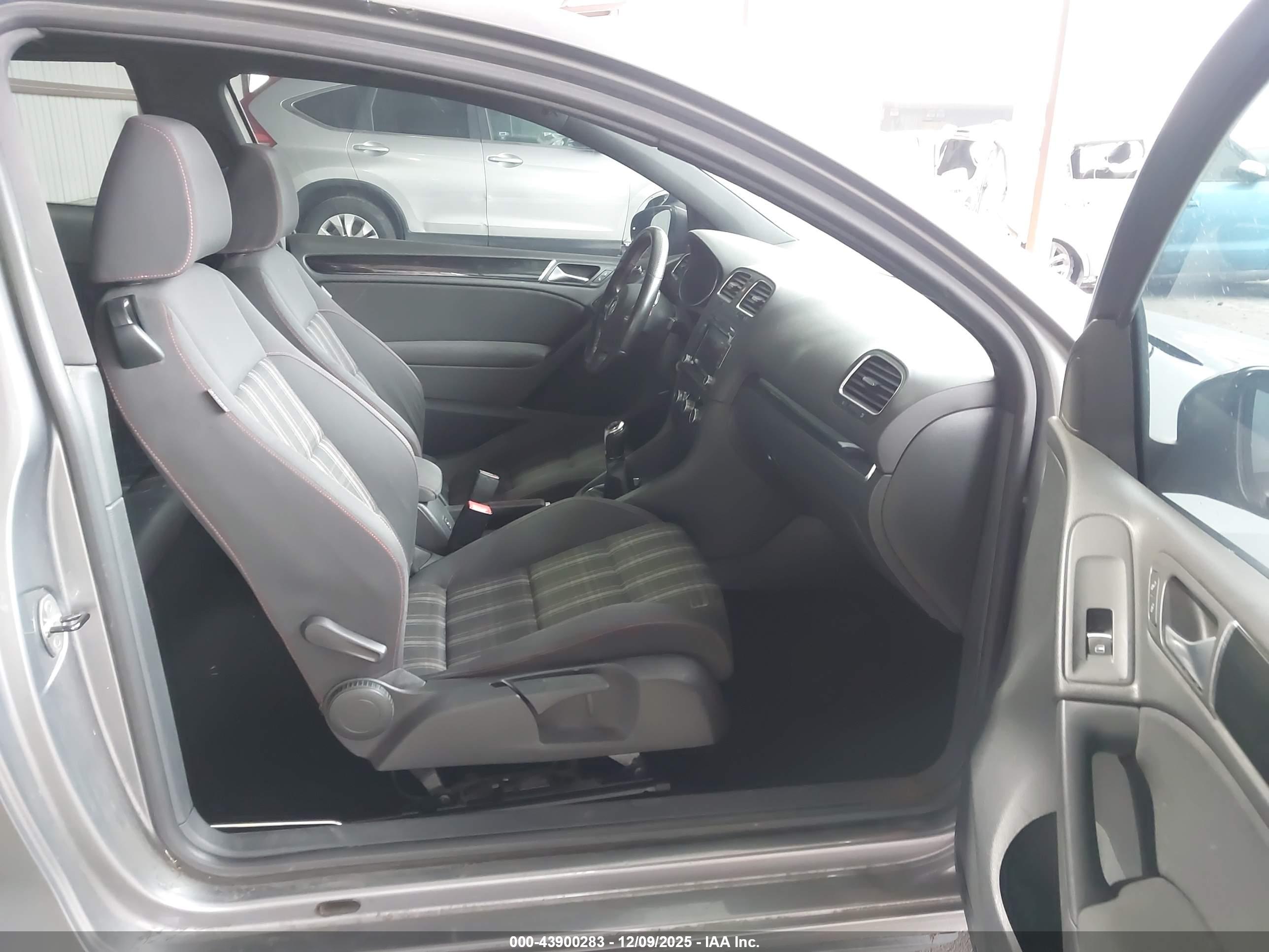 VOLKSWAGEN GTI image 5
