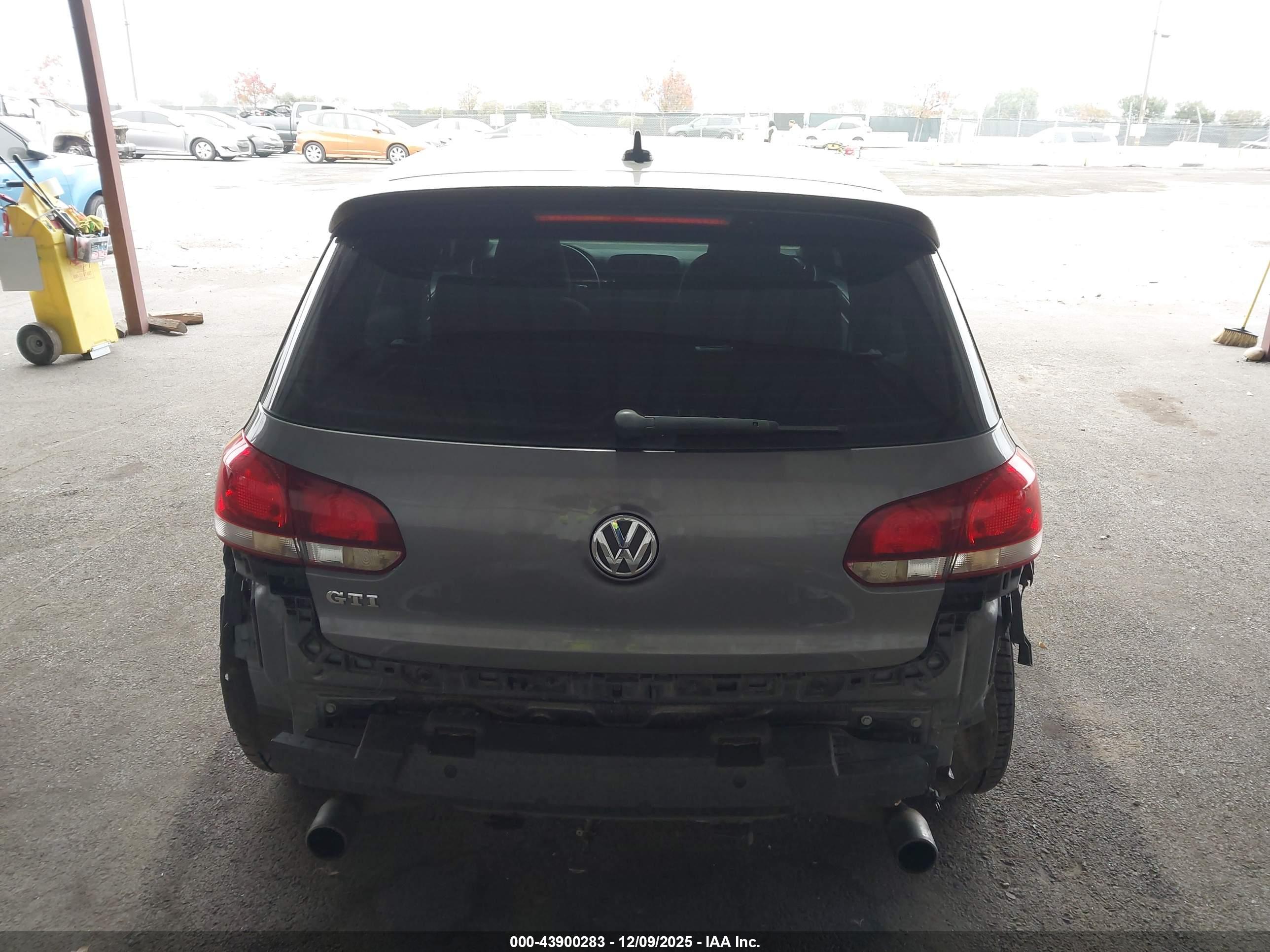 VOLKSWAGEN GTI image 6