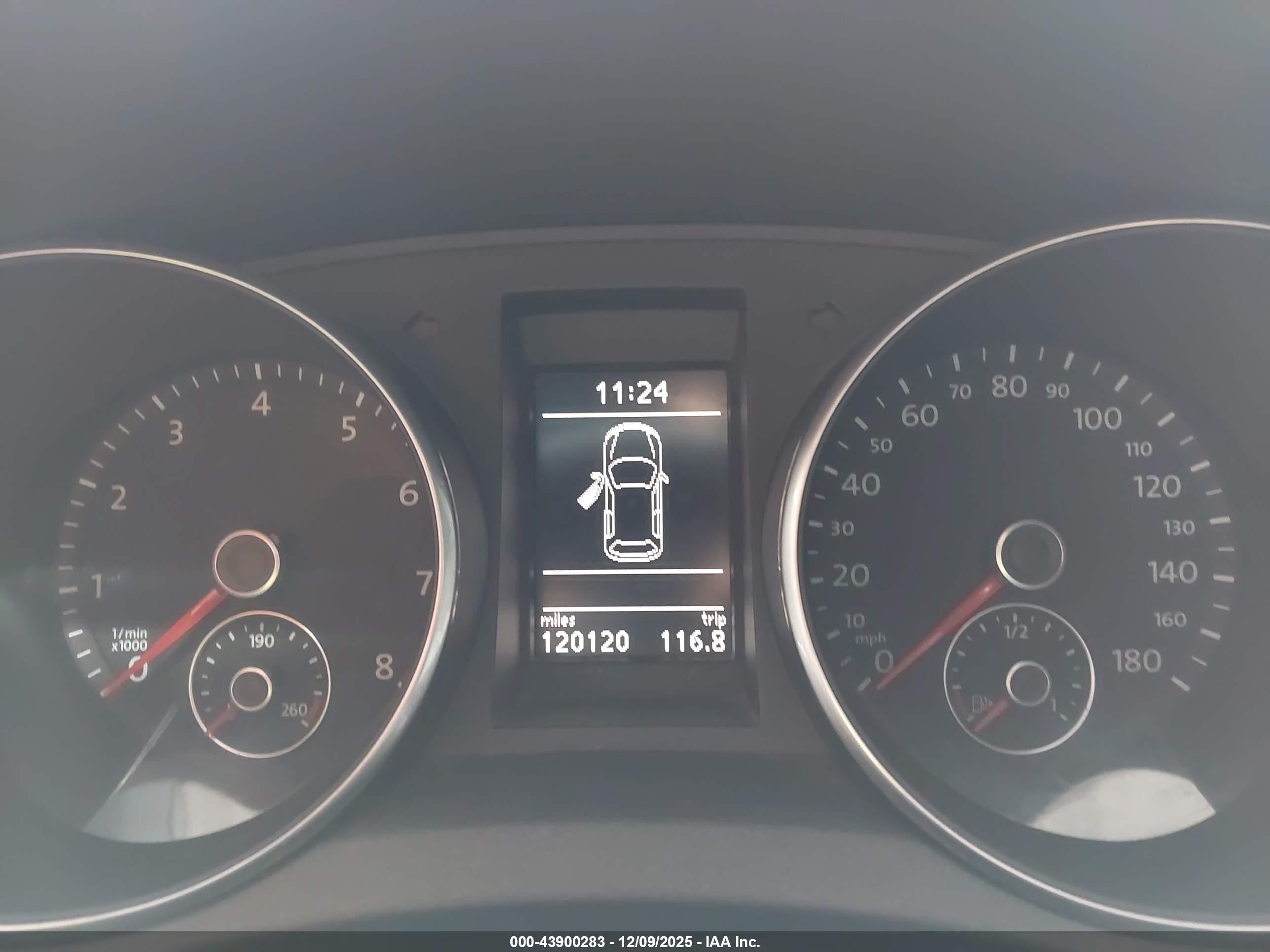 VOLKSWAGEN GTI image 7