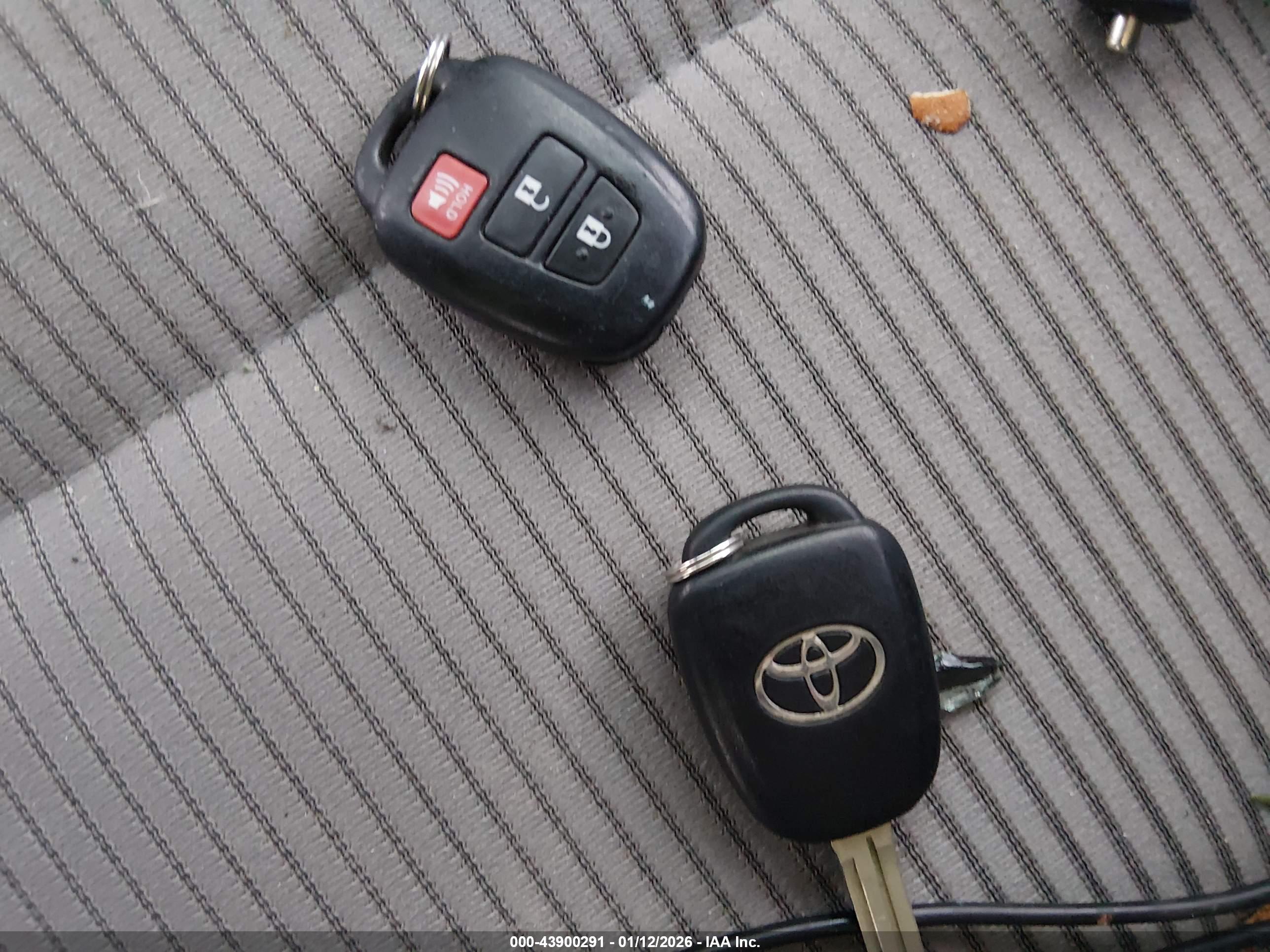 TOYOTA RAV4 image 11
