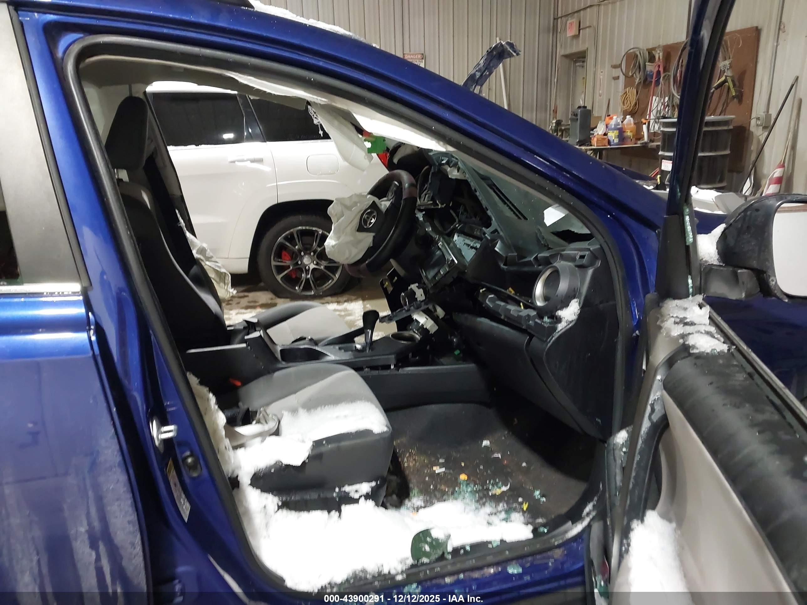 TOYOTA RAV4 image 5