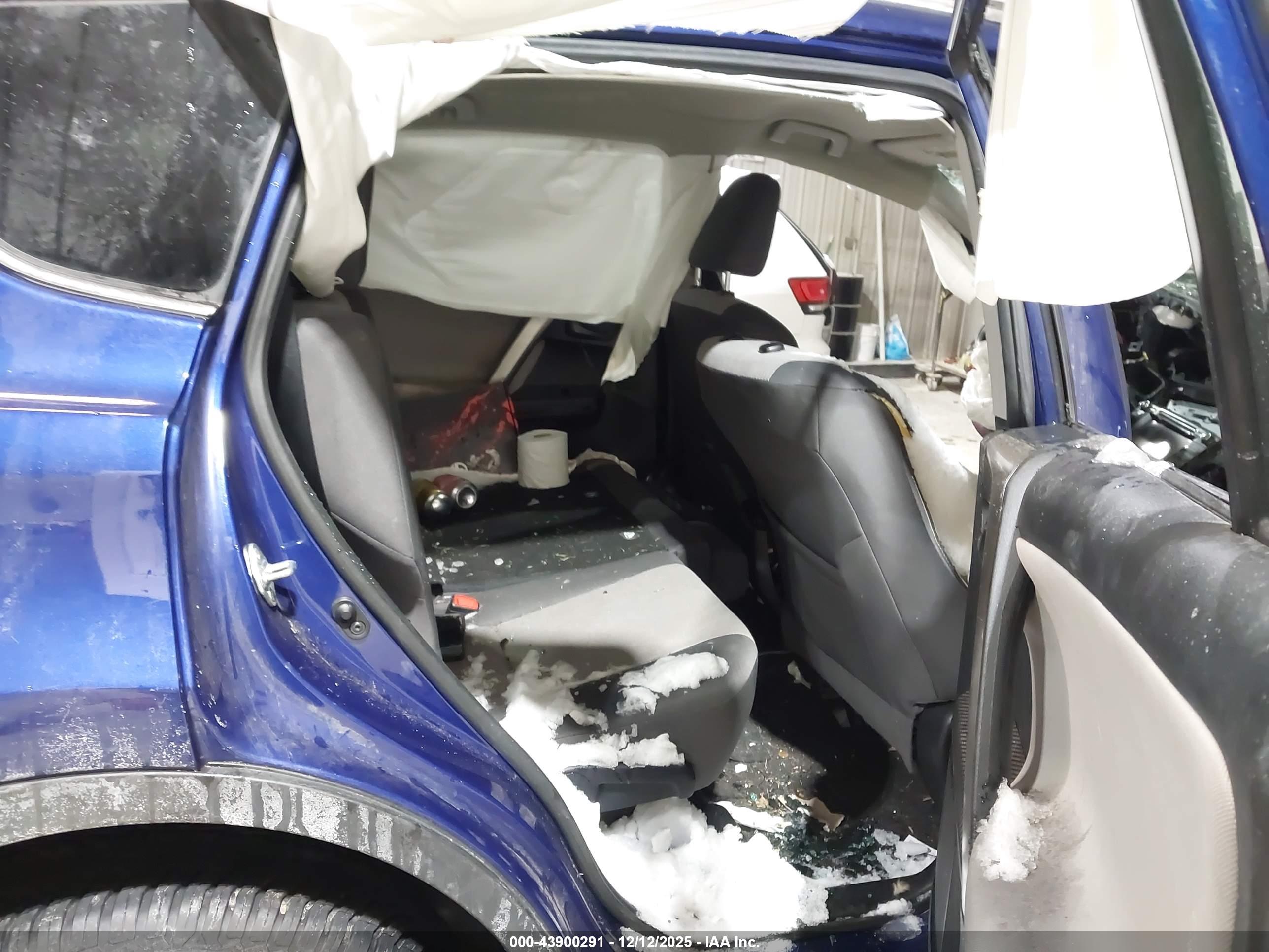 TOYOTA RAV4 image 8