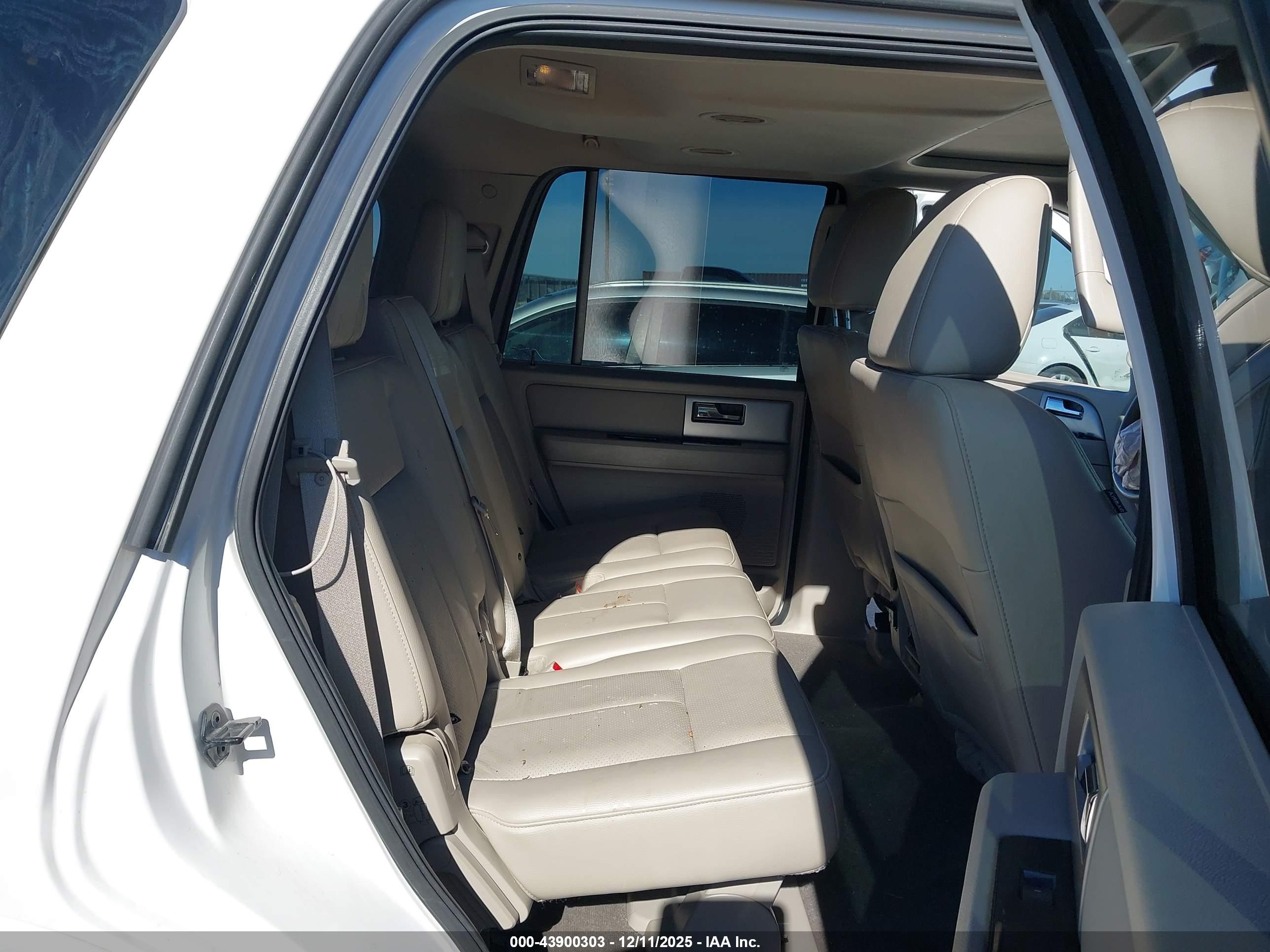 FORD EXPEDITION image 8