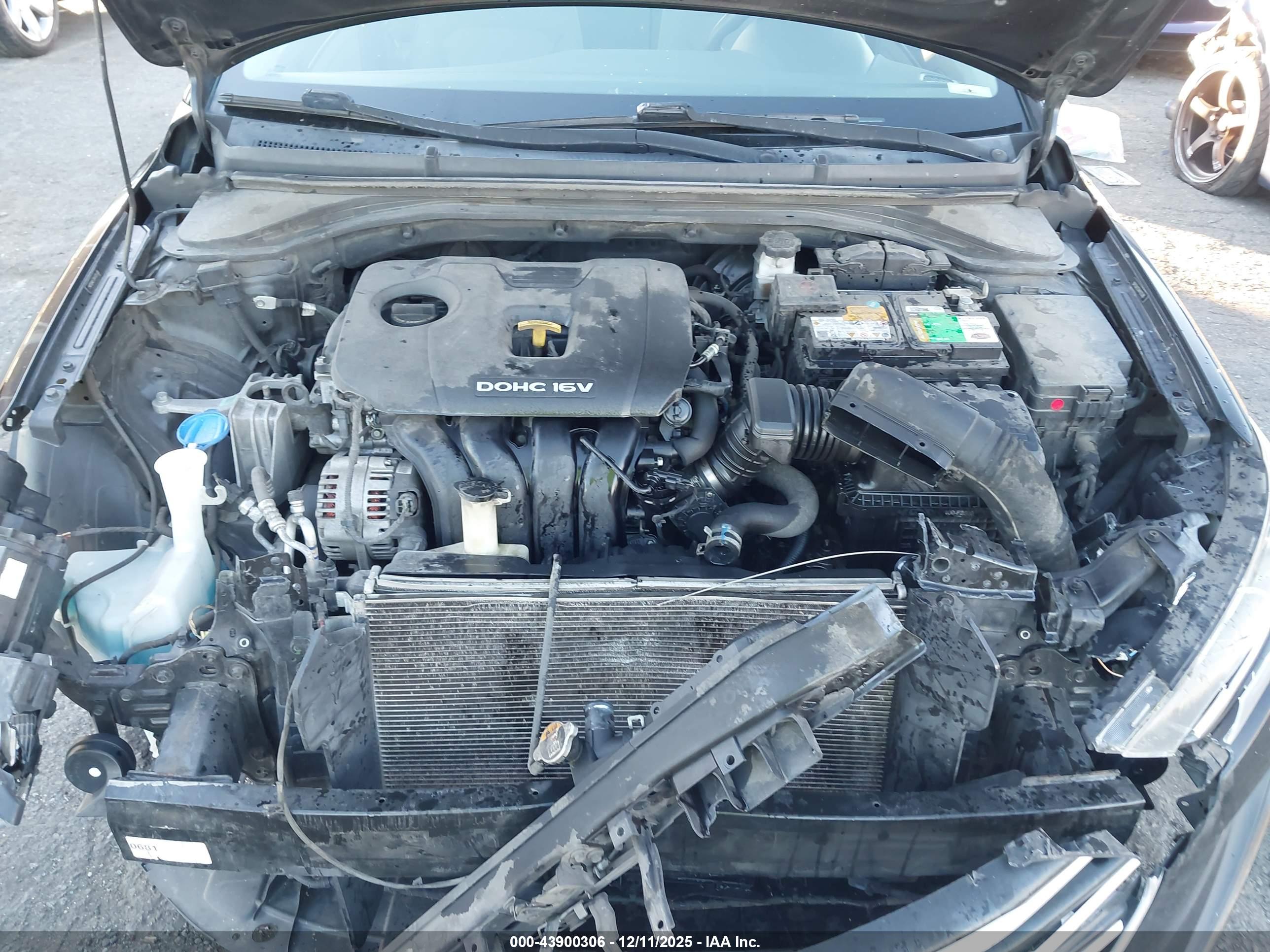 HYUNDAI ELANTRA image 10