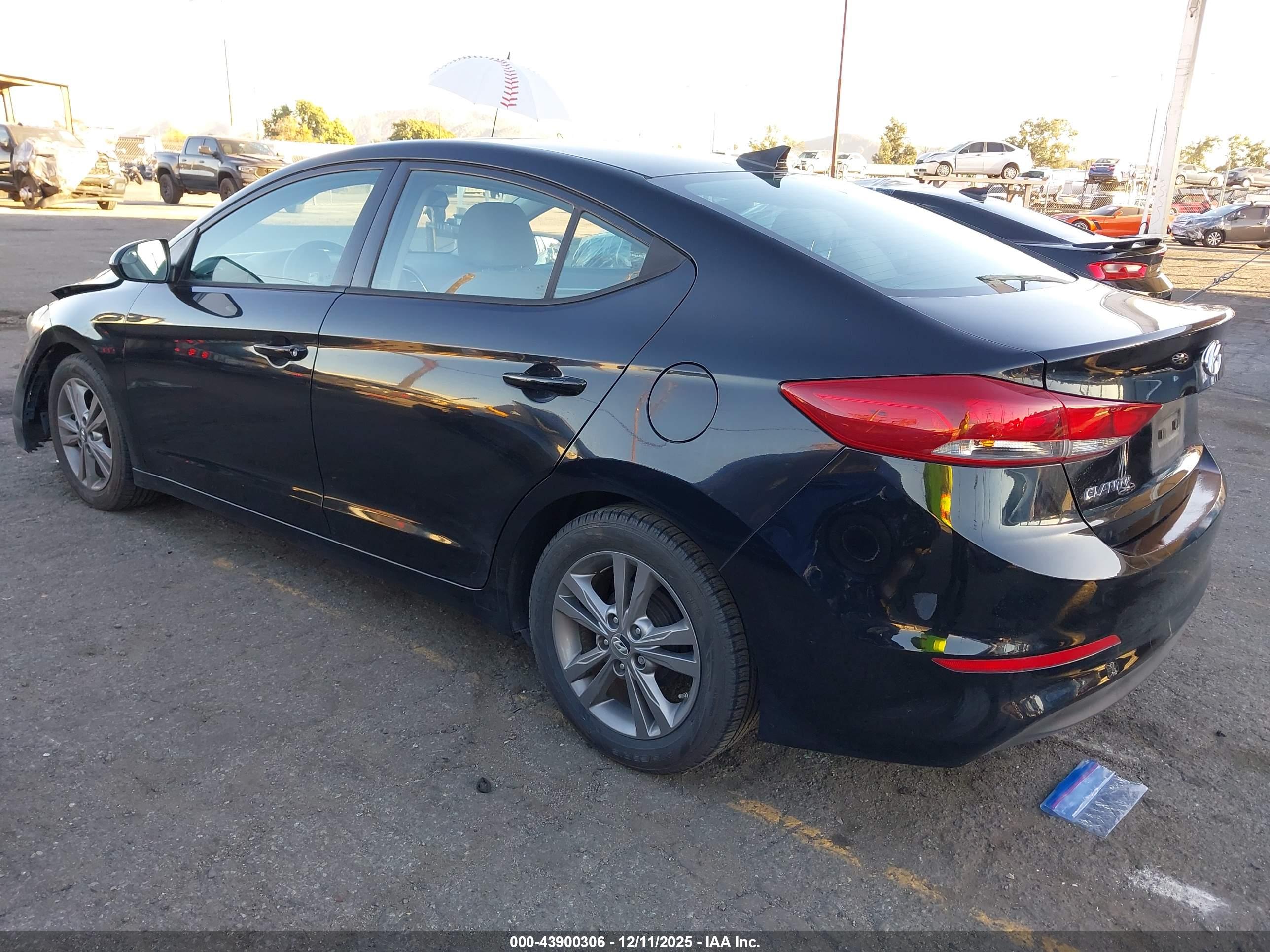HYUNDAI ELANTRA image 3