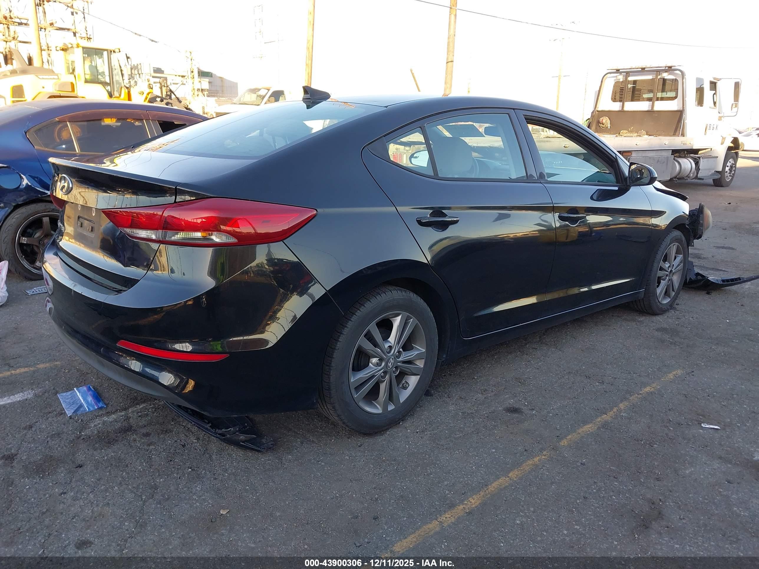 HYUNDAI ELANTRA image 4