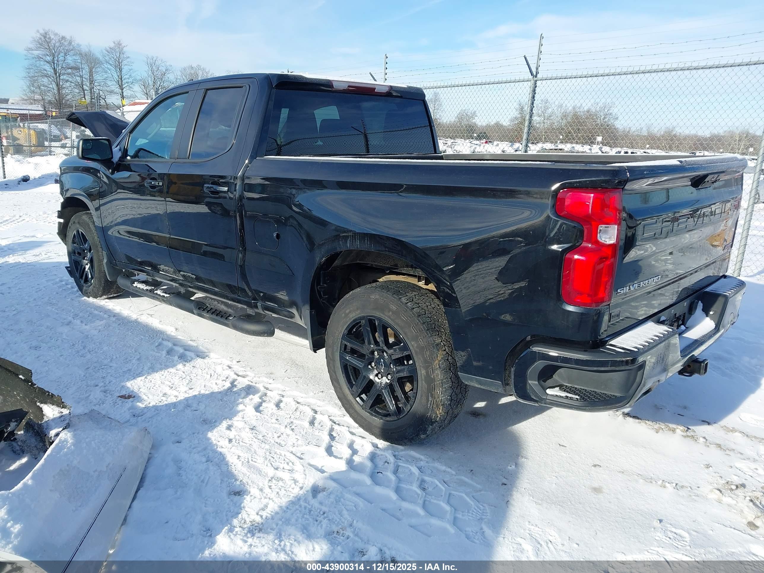CHEVROLET SILVERADO image 3