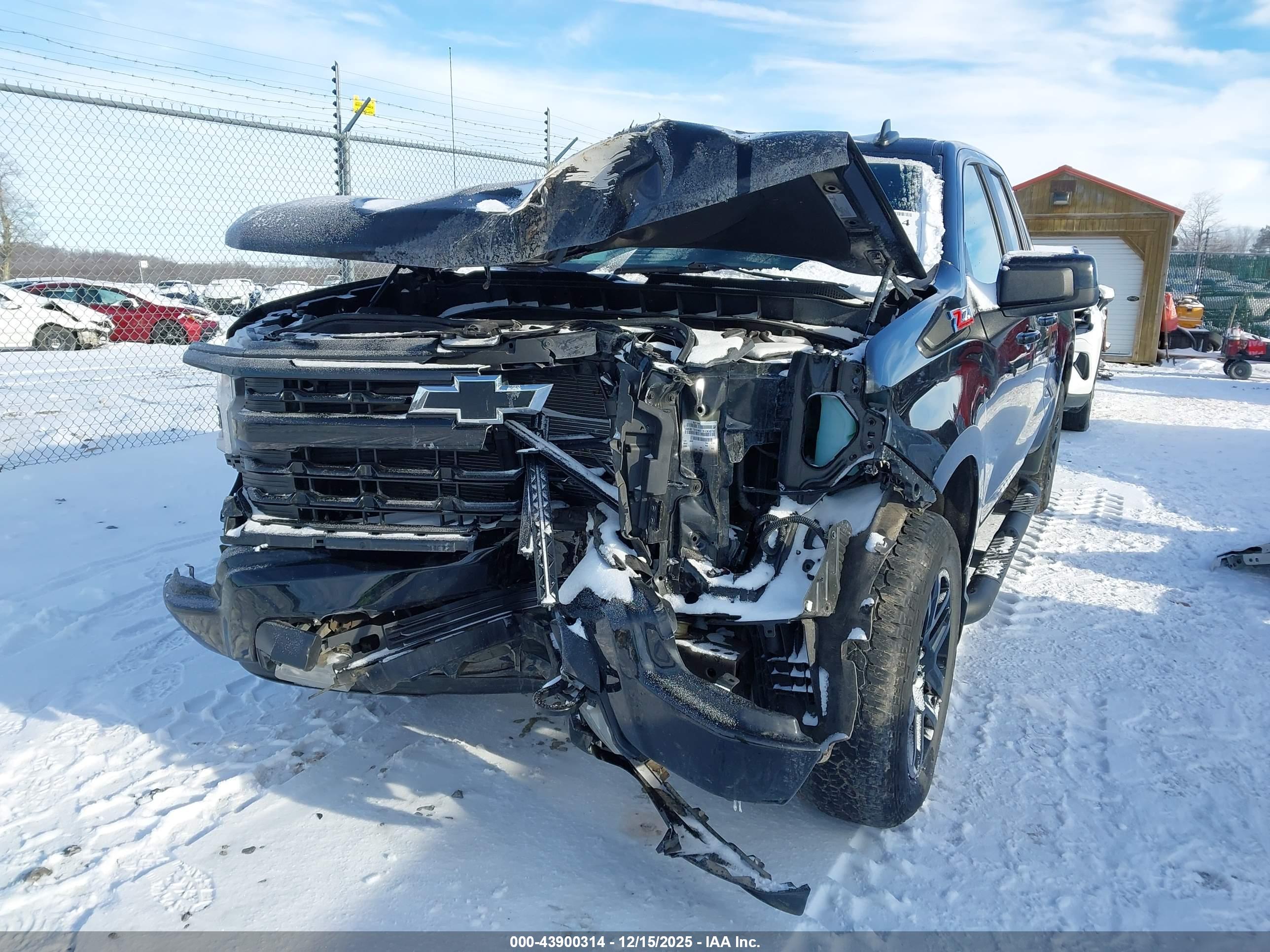 CHEVROLET SILVERADO image 6
