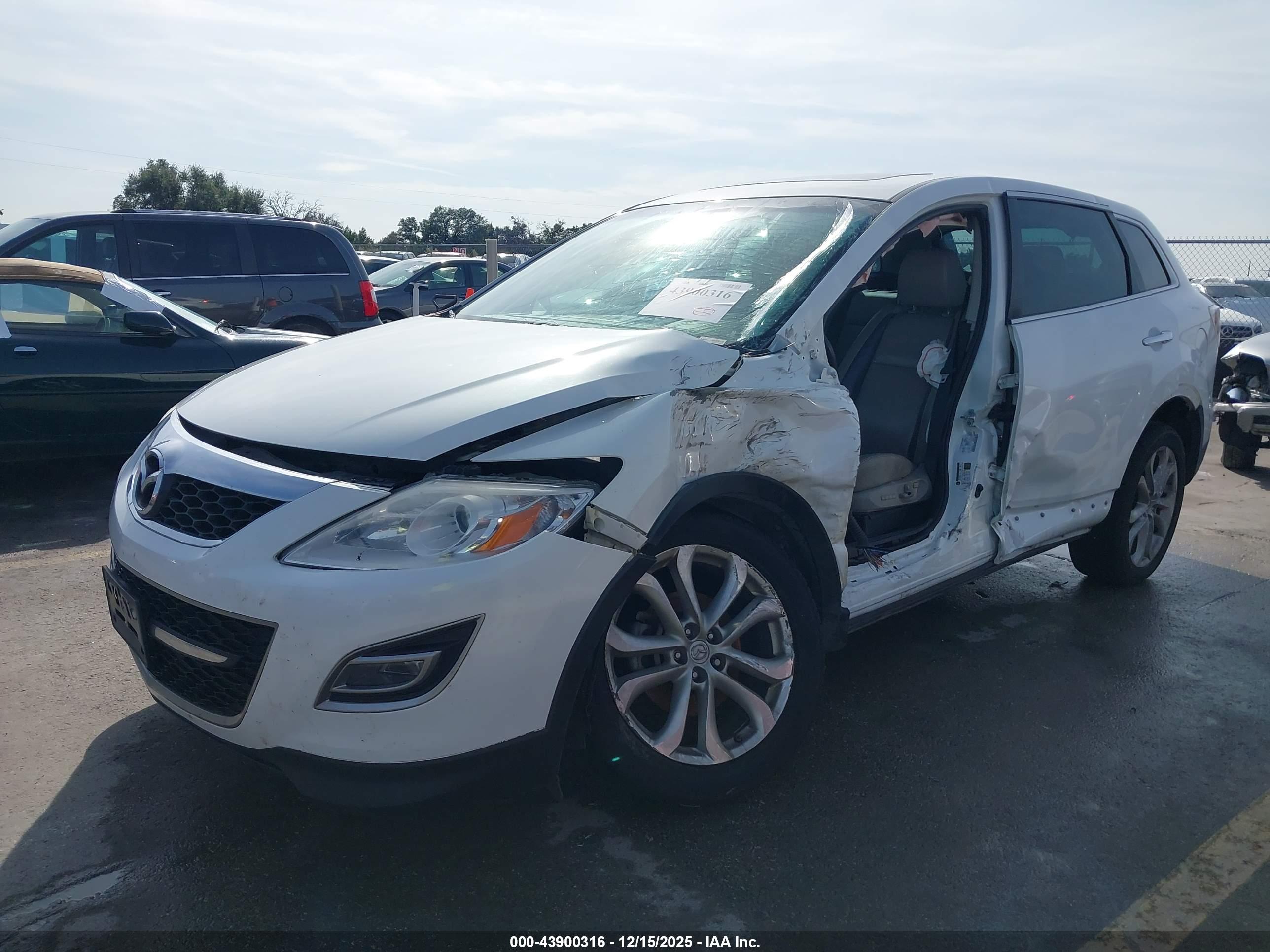 MAZDA CX-9 image 2