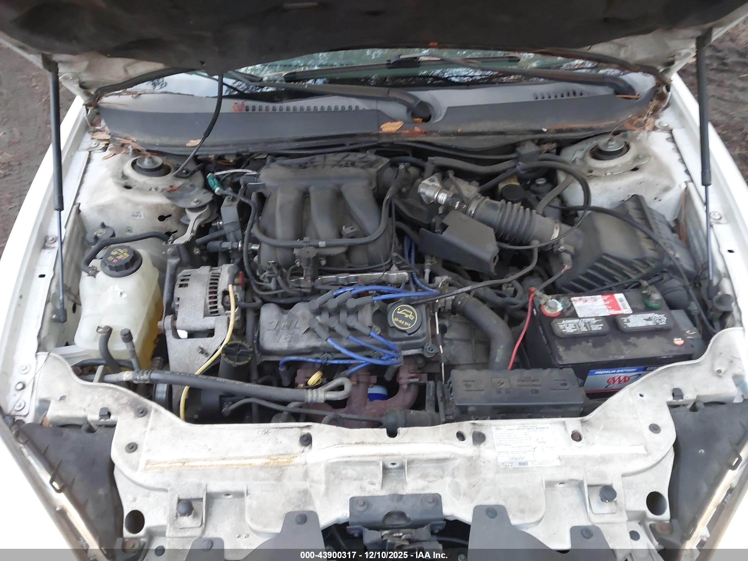 FORD TAURUS image 10