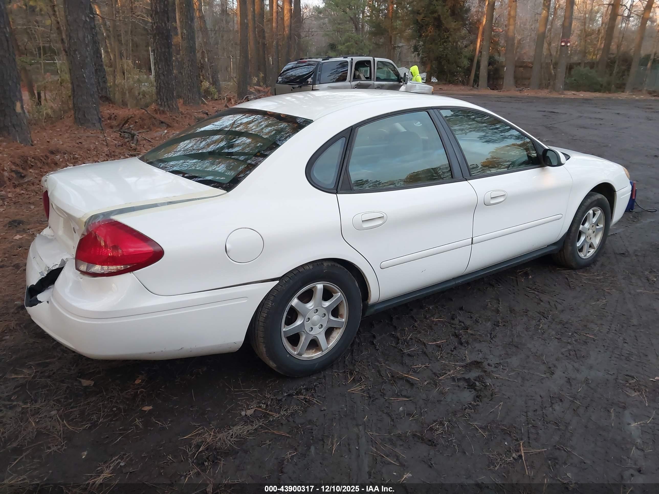 FORD TAURUS image 4