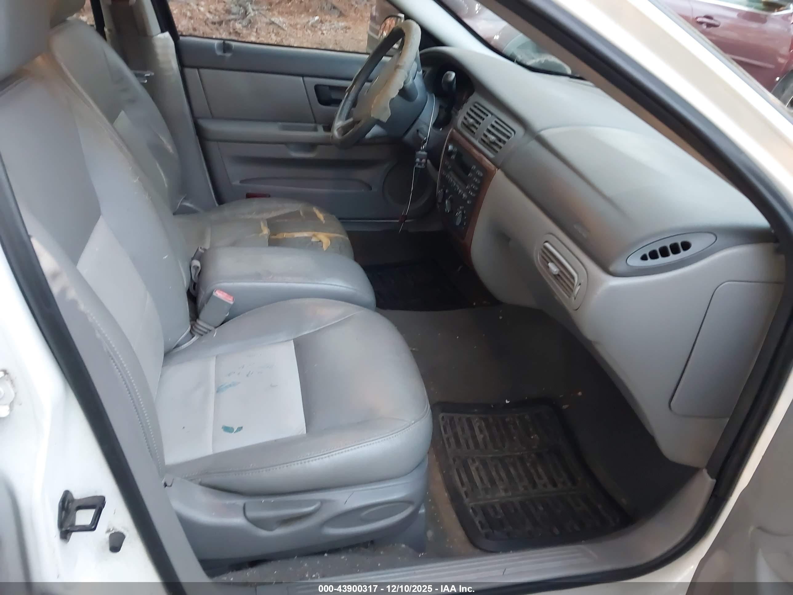 FORD TAURUS image 5