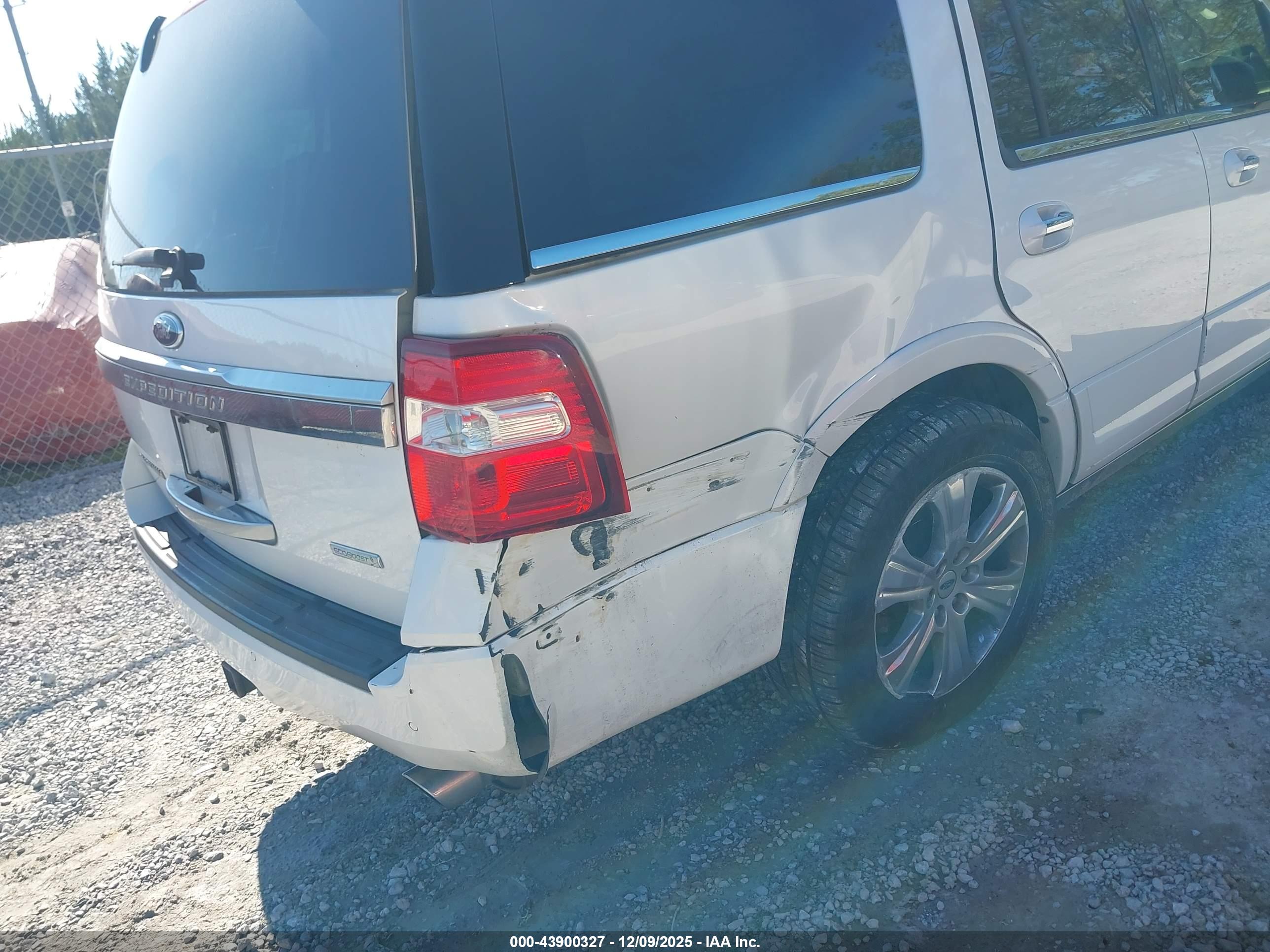 FORD EXPEDITION image 6