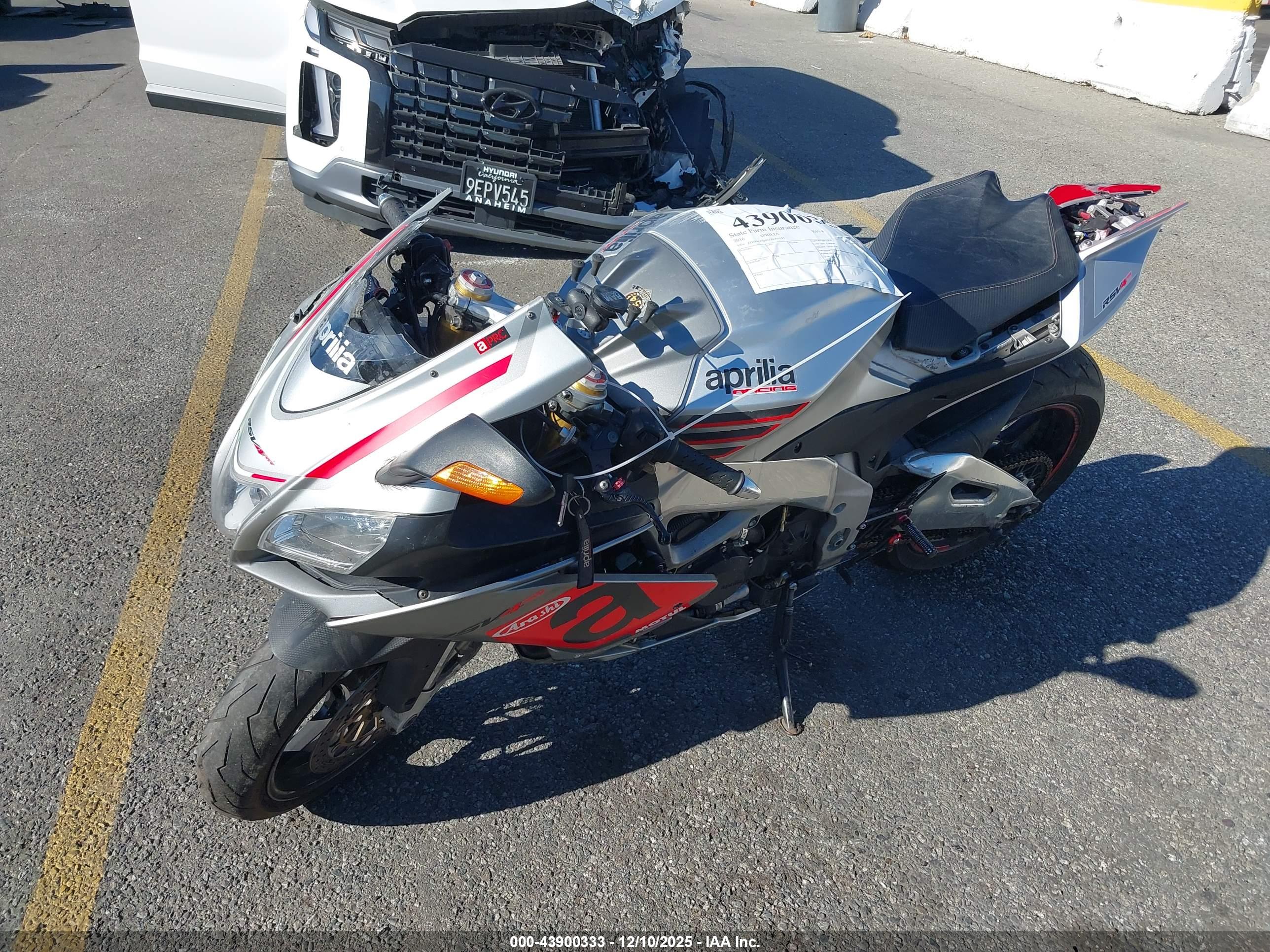 APRILIA RSV4 image 2