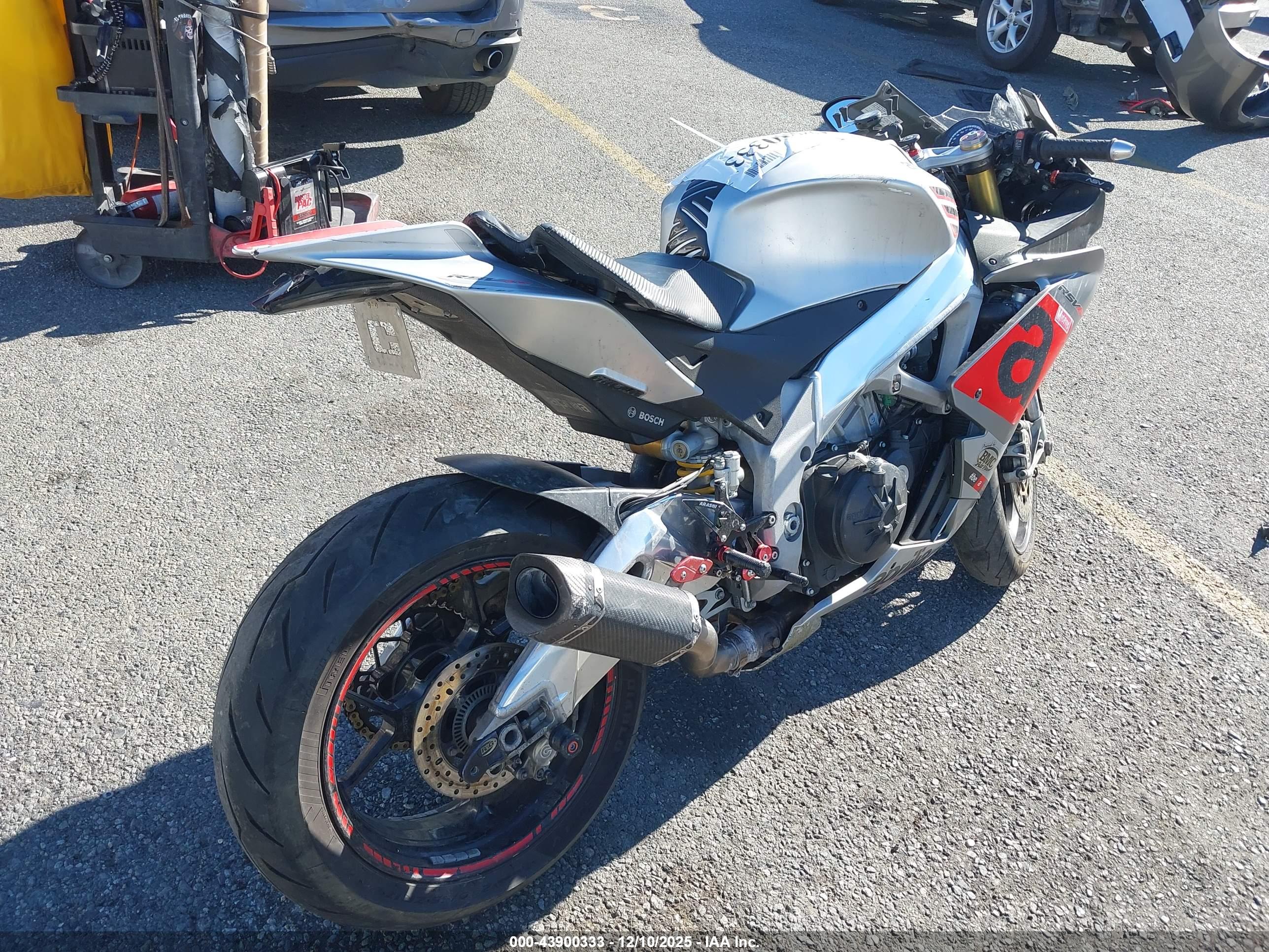 APRILIA RSV4 image 4