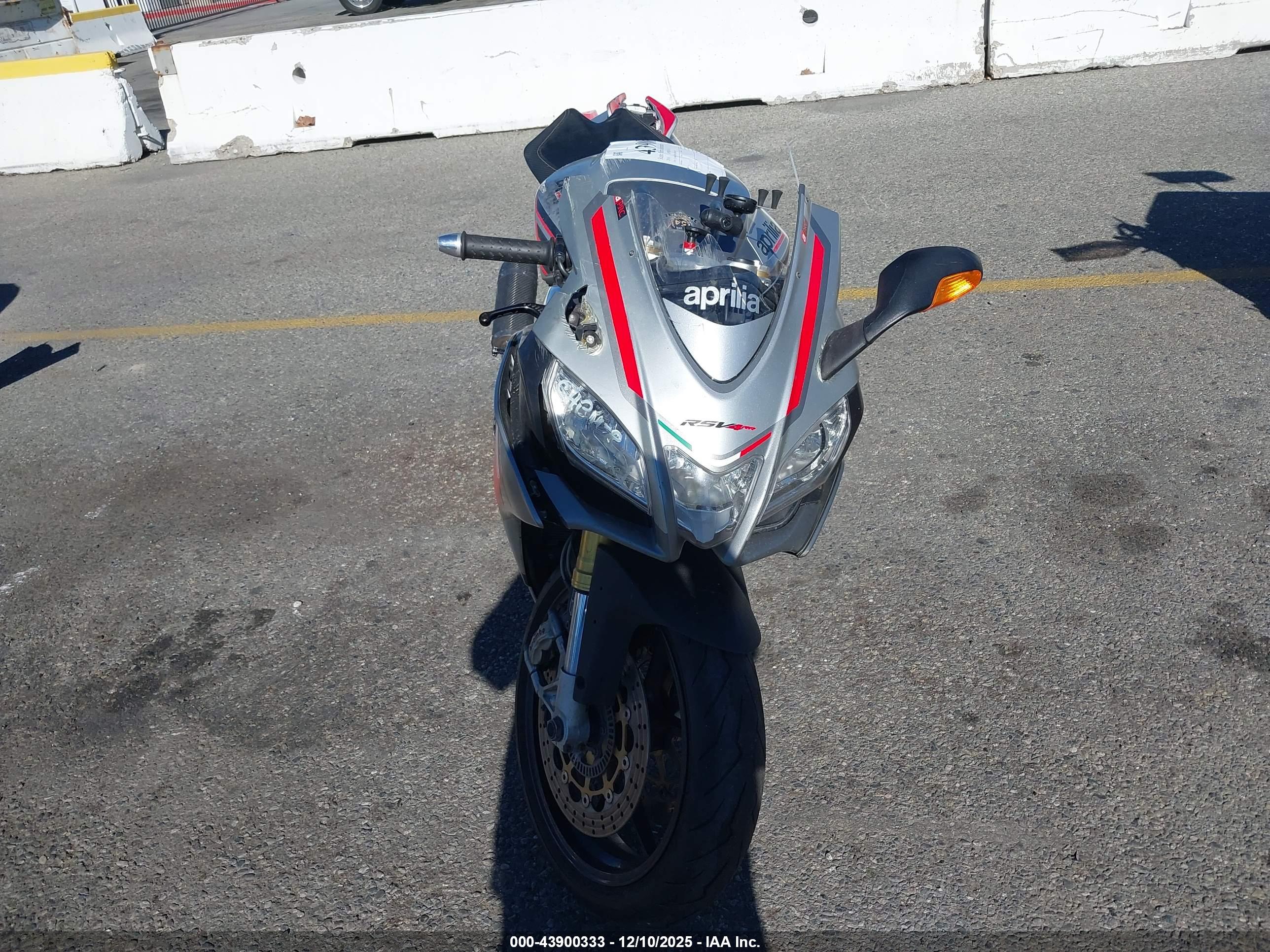 APRILIA RSV4 image 5