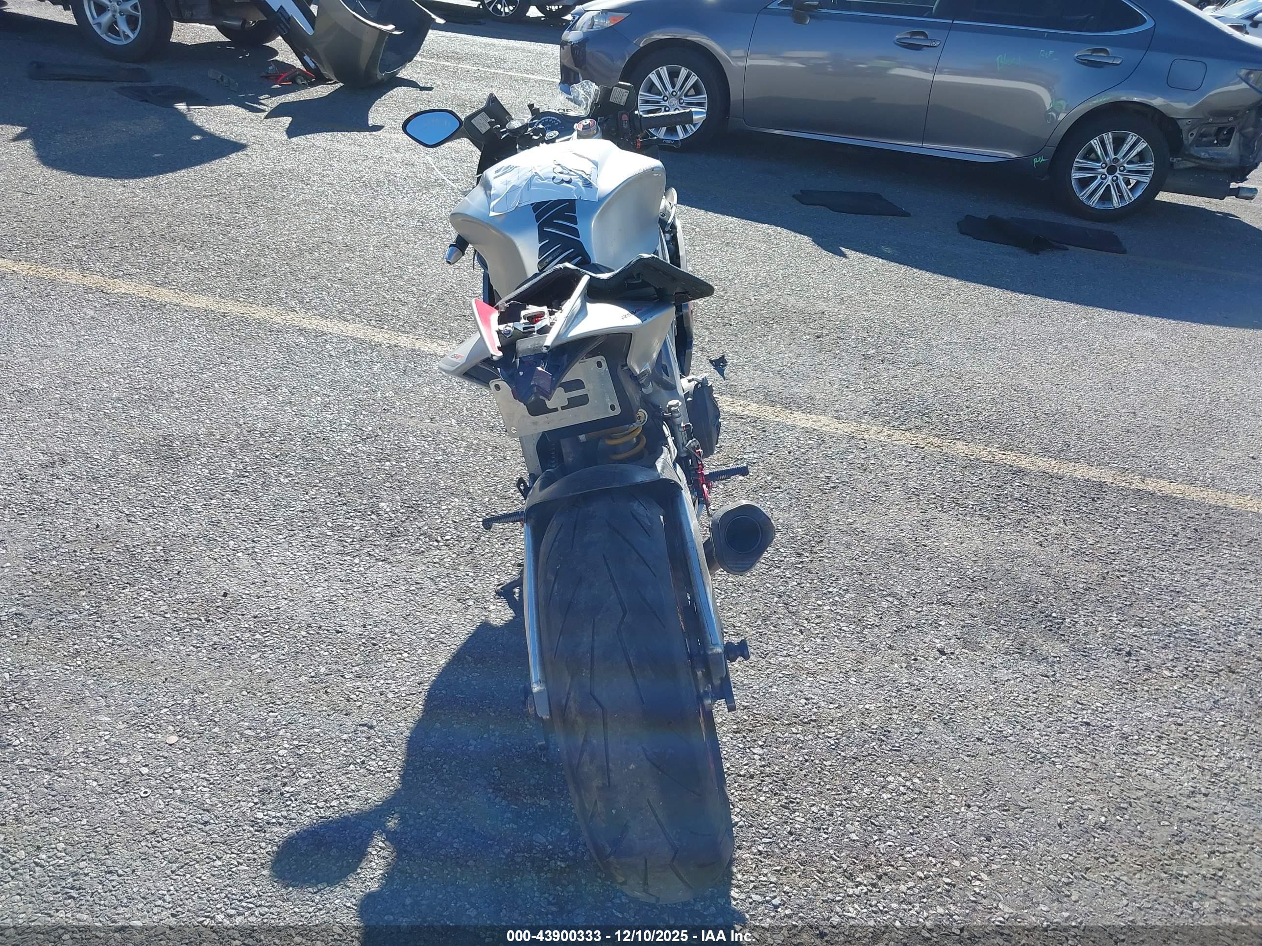 APRILIA RSV4 image 6