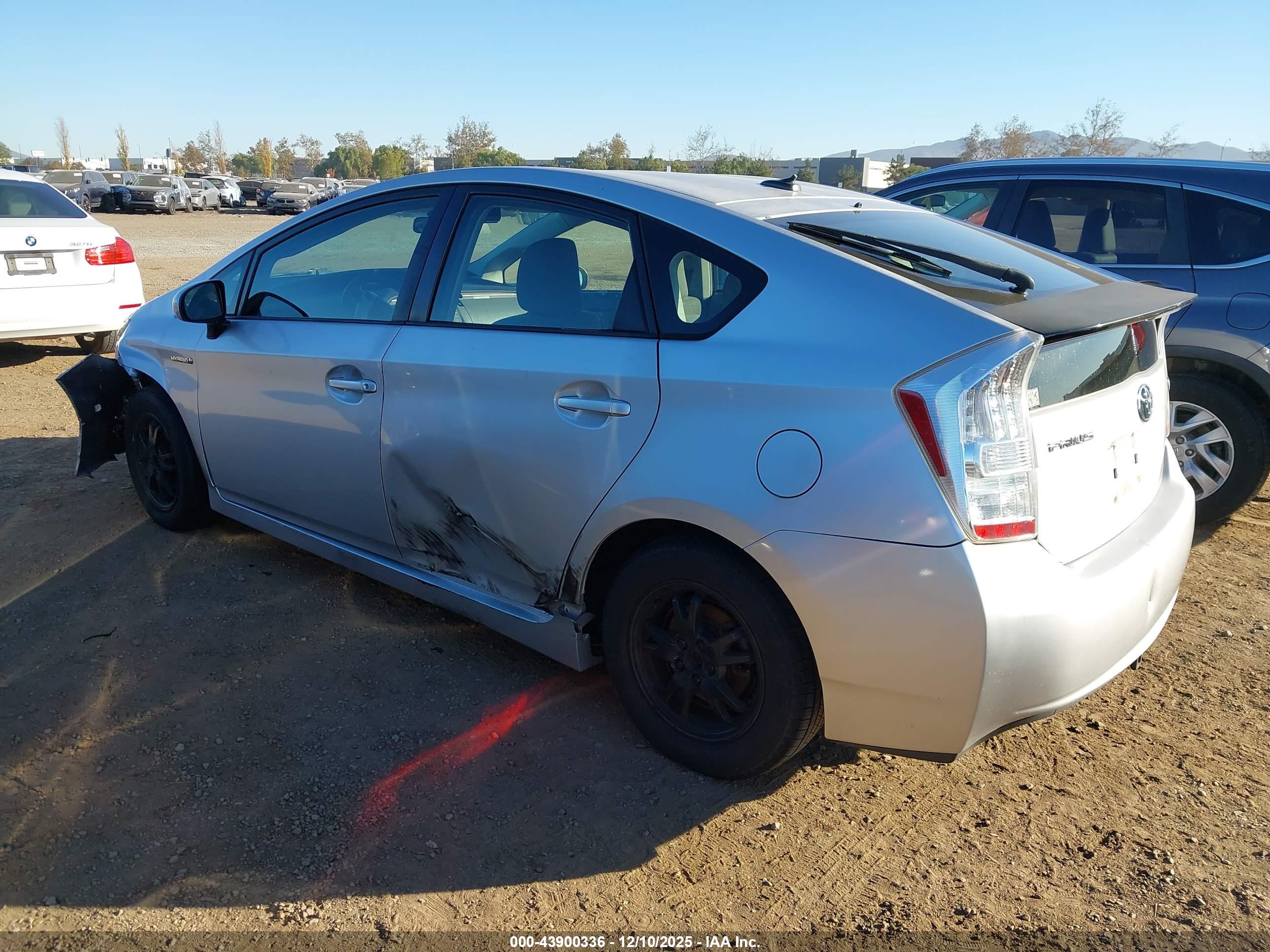 TOYOTA PRIUS image 3