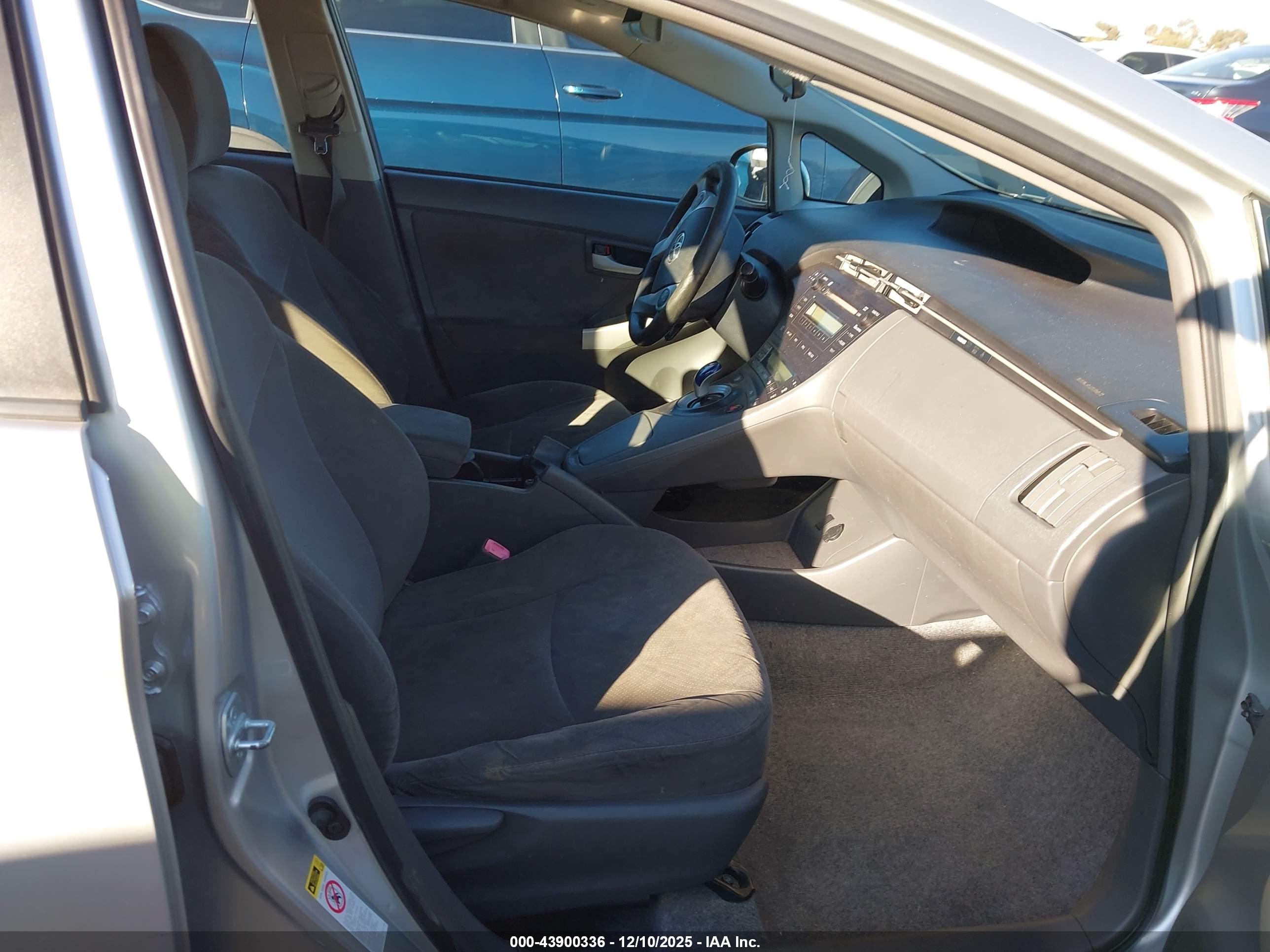 TOYOTA PRIUS image 5