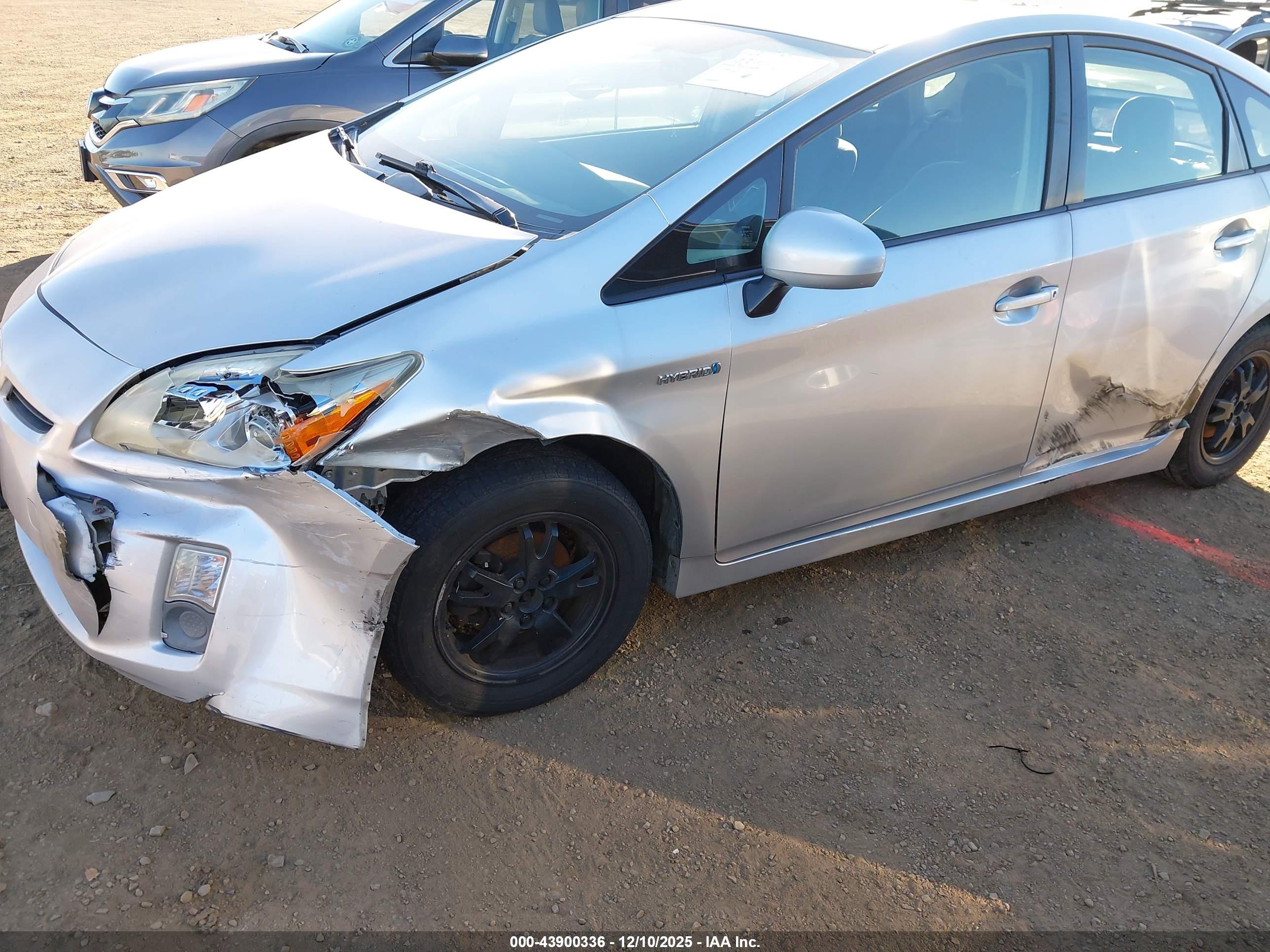 TOYOTA PRIUS image 6
