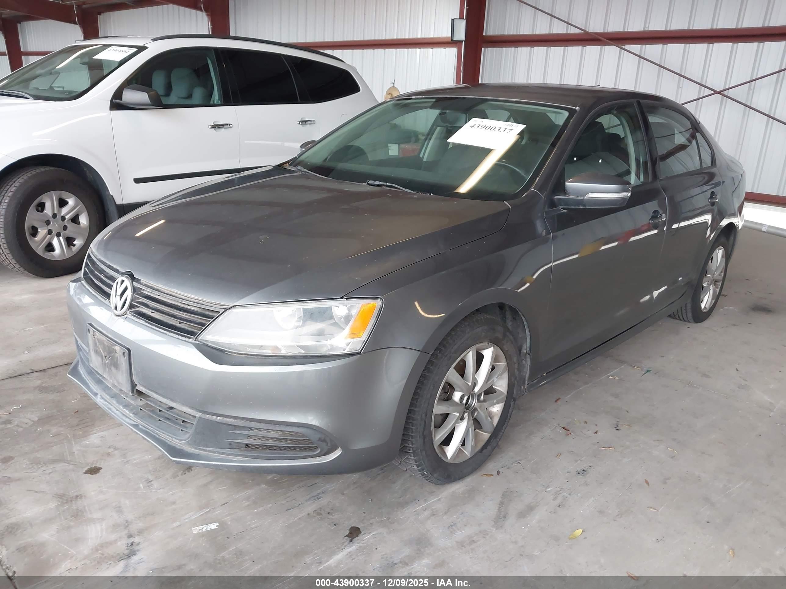 VOLKSWAGEN JETTA image 2