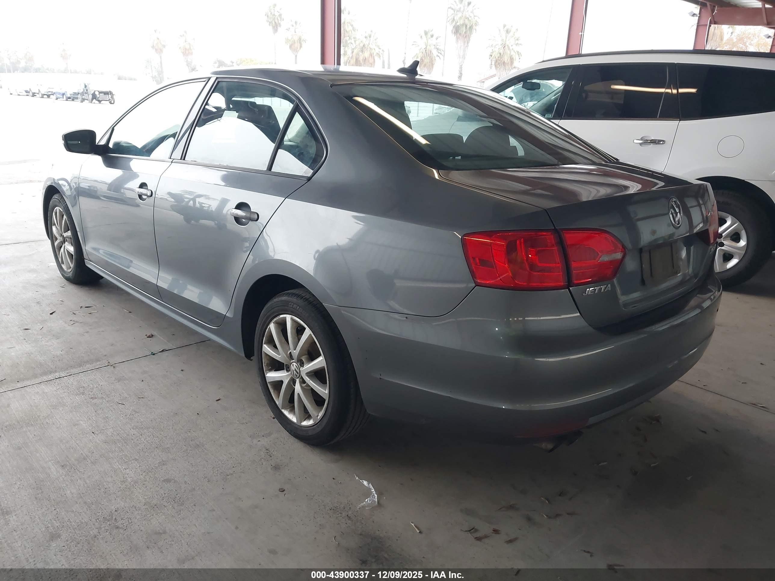 VOLKSWAGEN JETTA image 3