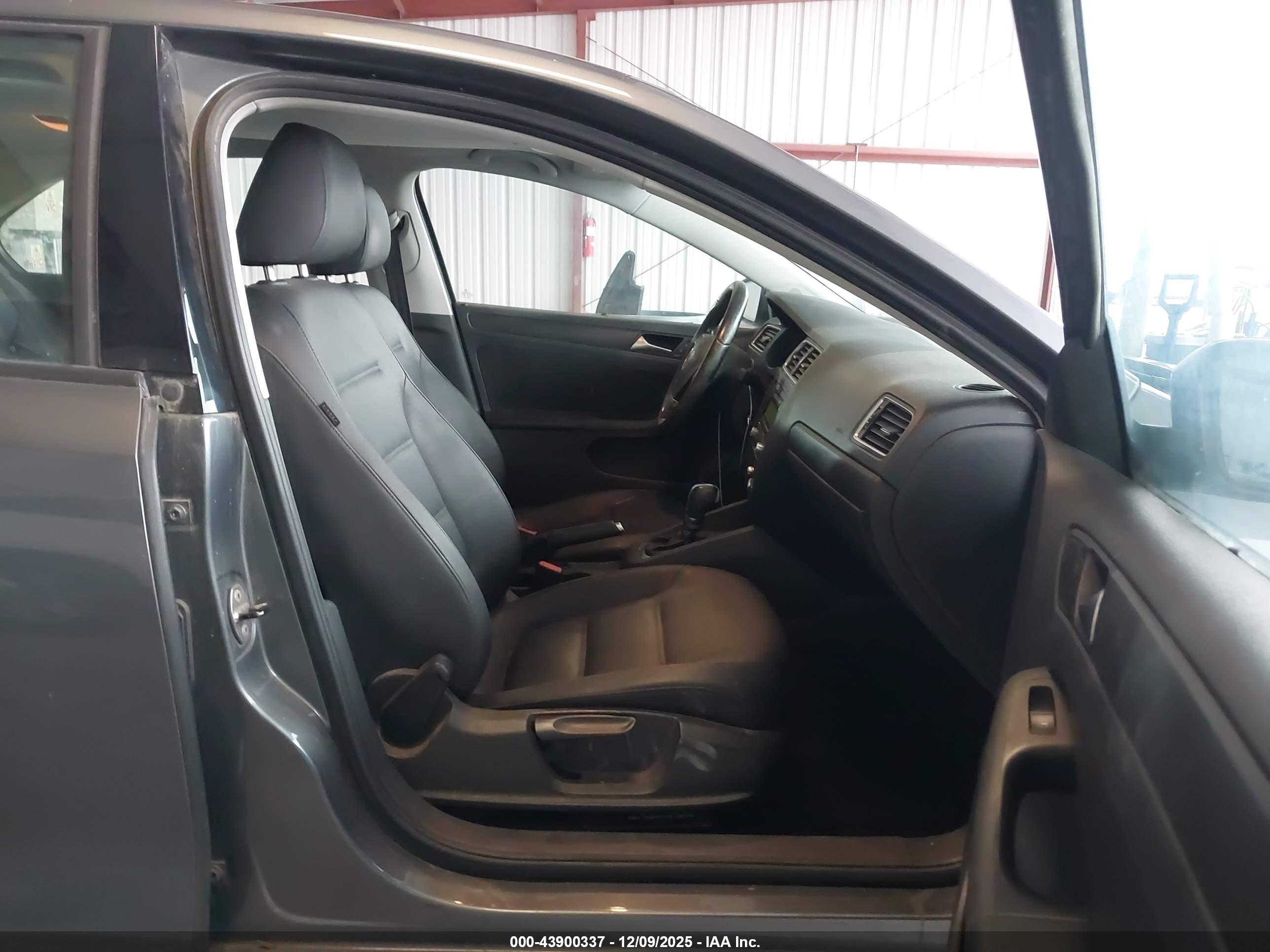 VOLKSWAGEN JETTA image 5