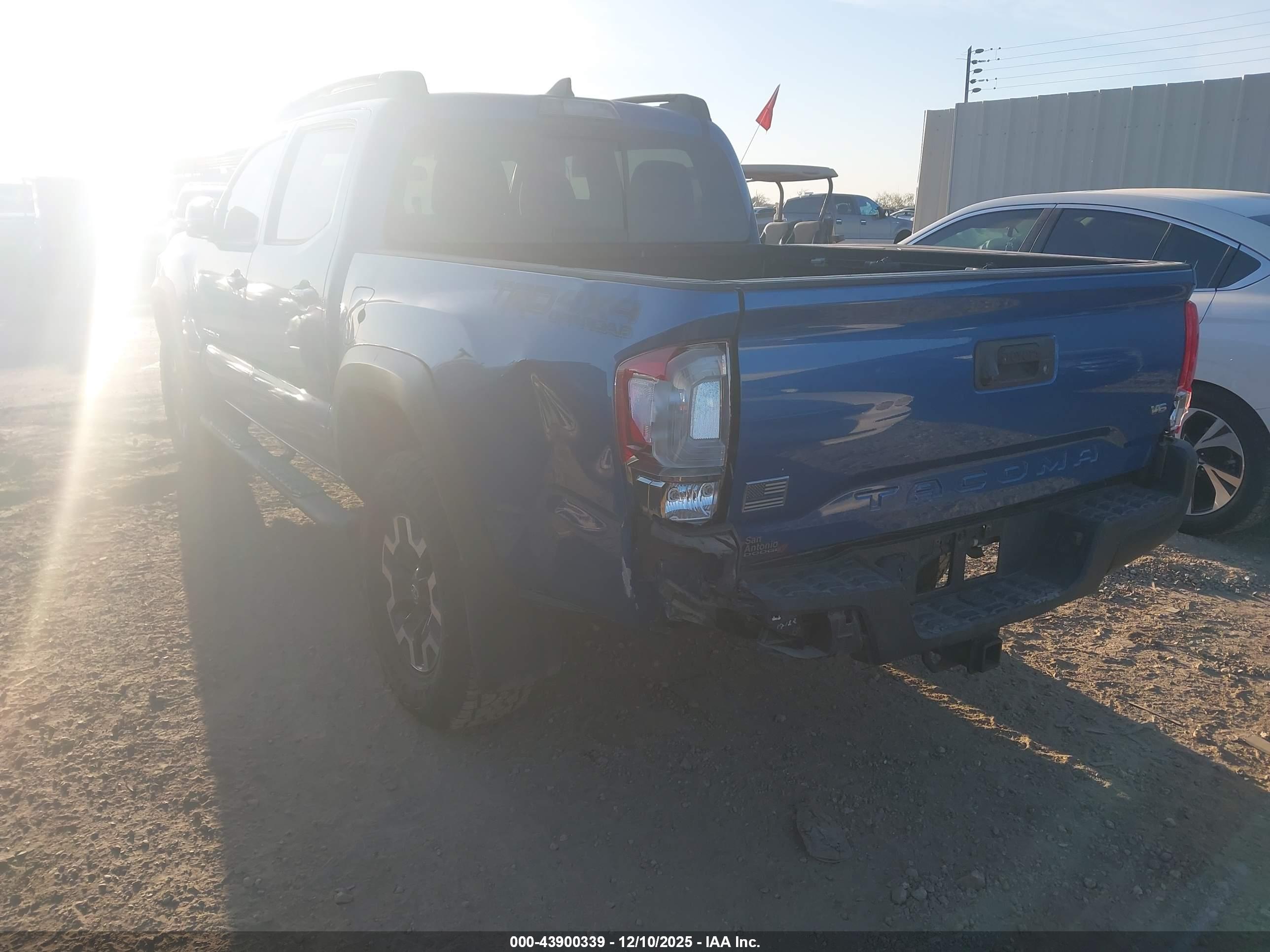 TOYOTA TACOMA image 3
