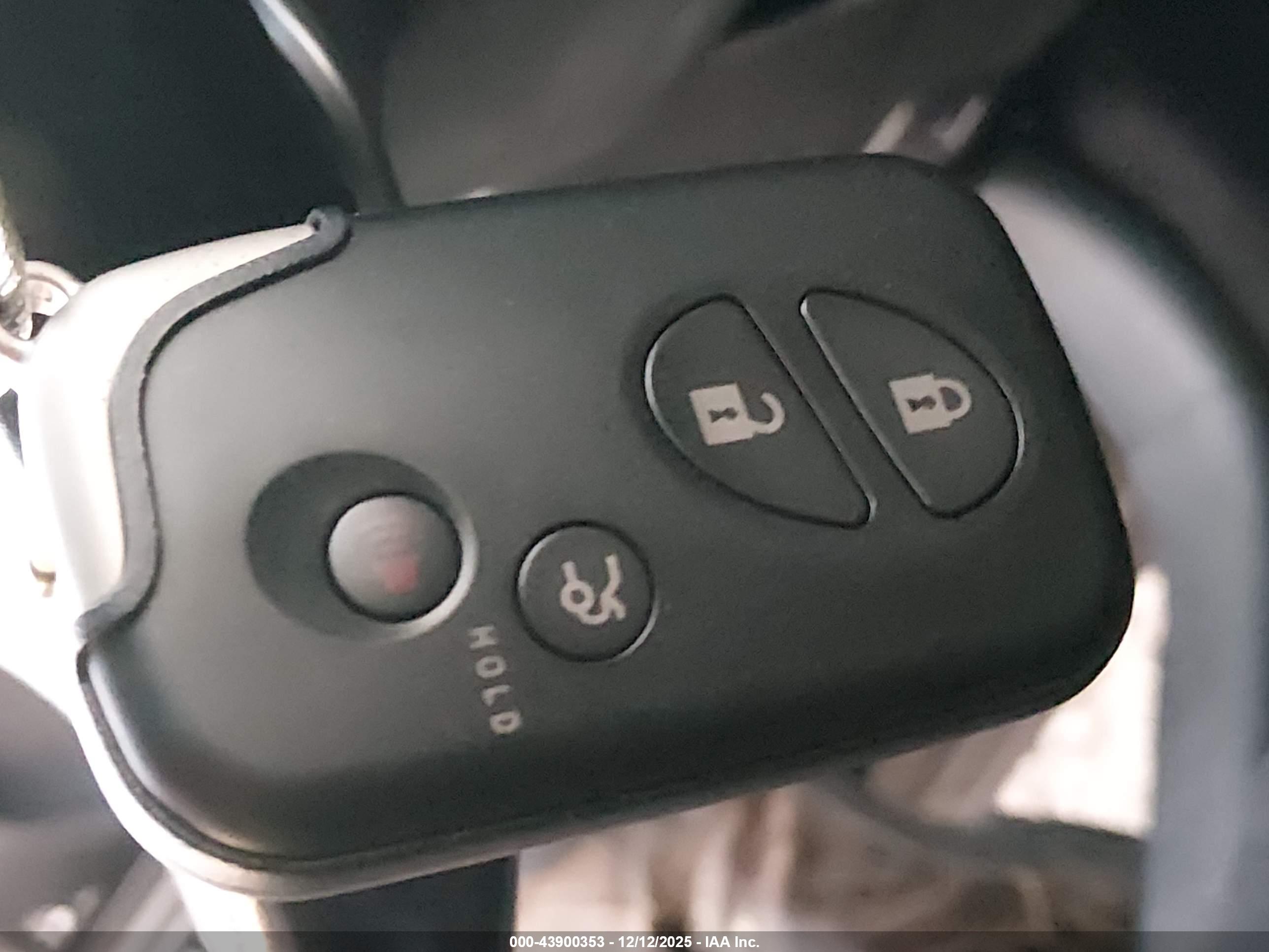 LEXUS IS image 11