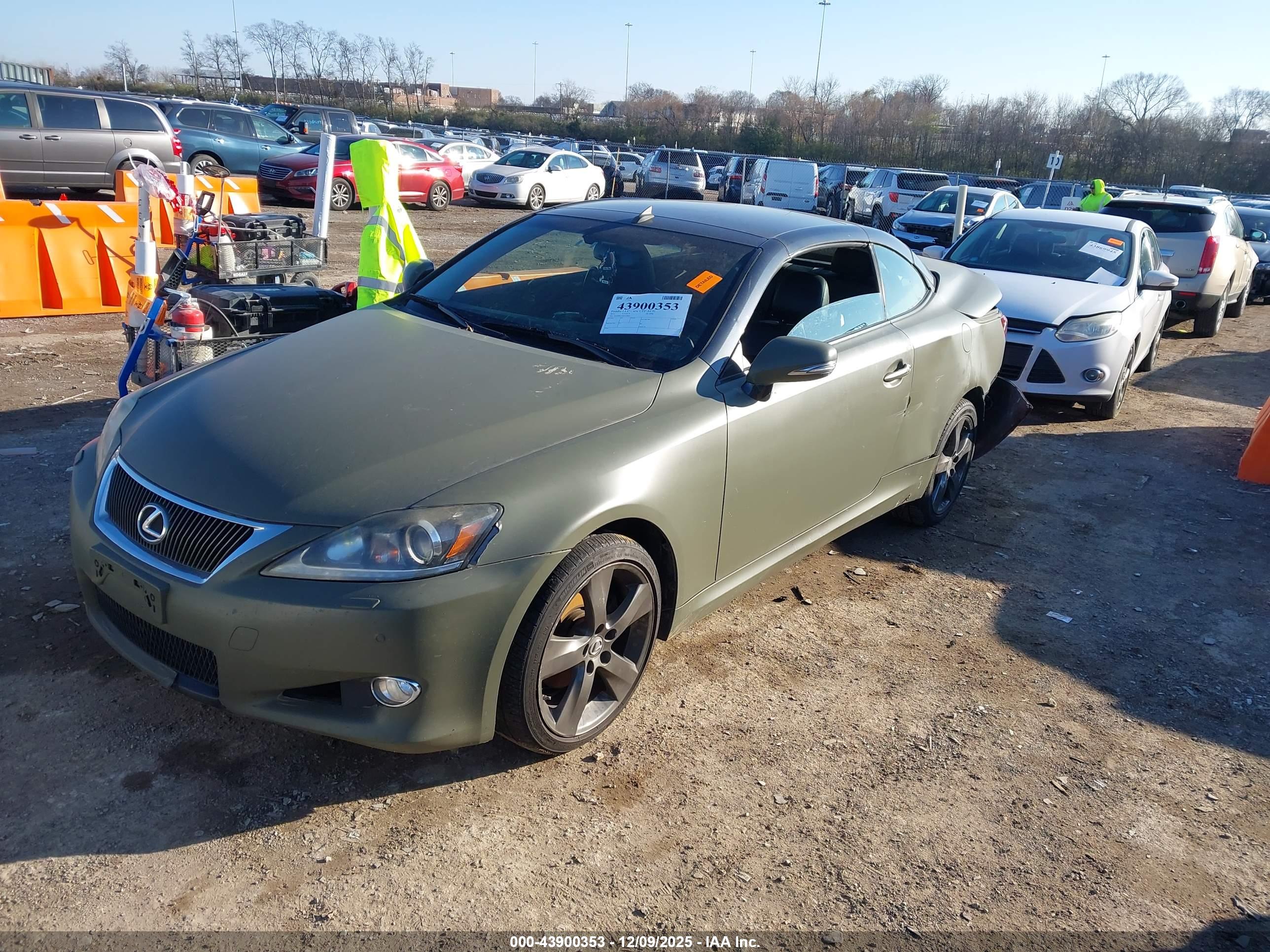 LEXUS IS image 2
