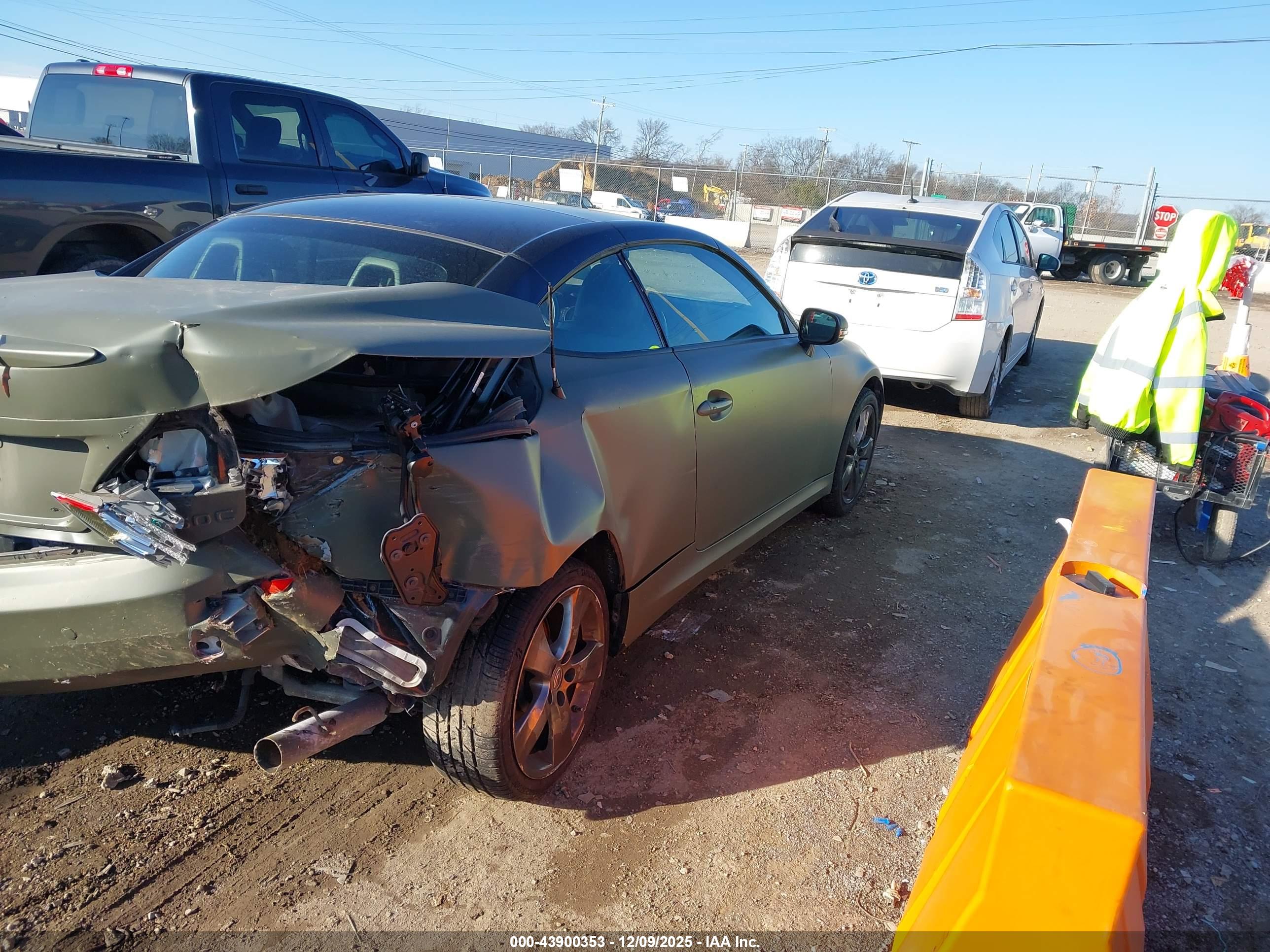 LEXUS IS image 4