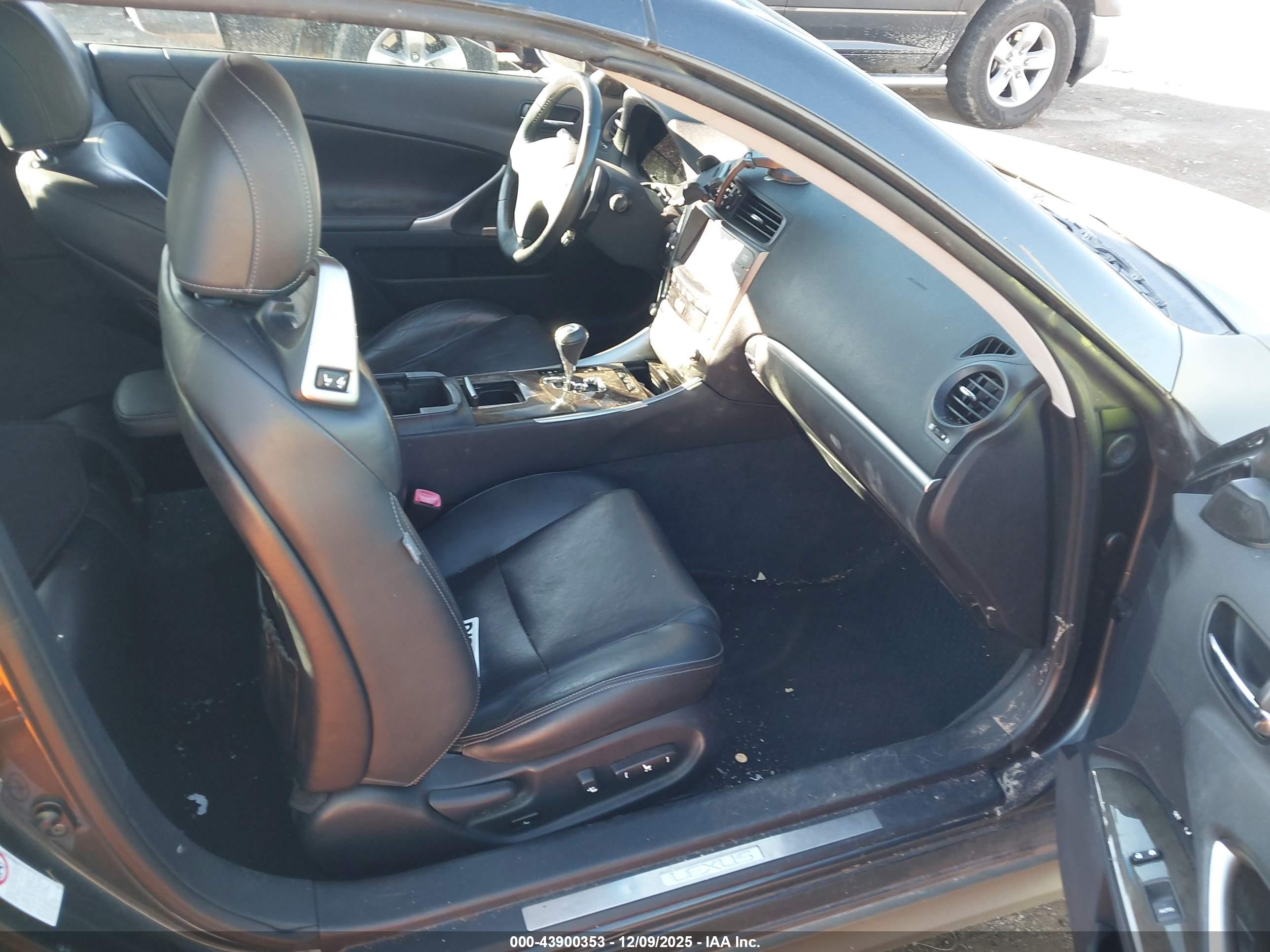 LEXUS IS image 5