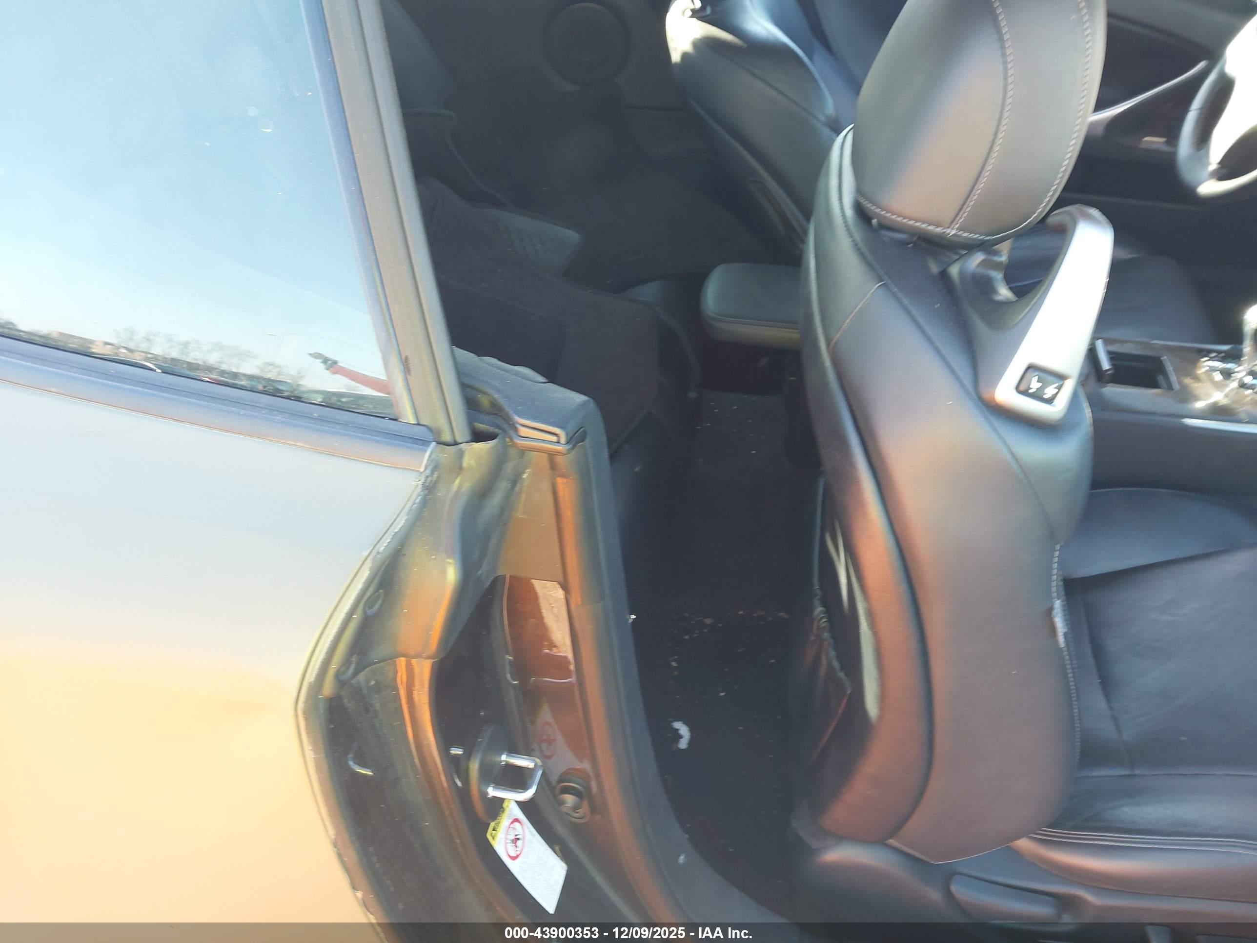 LEXUS IS image 8