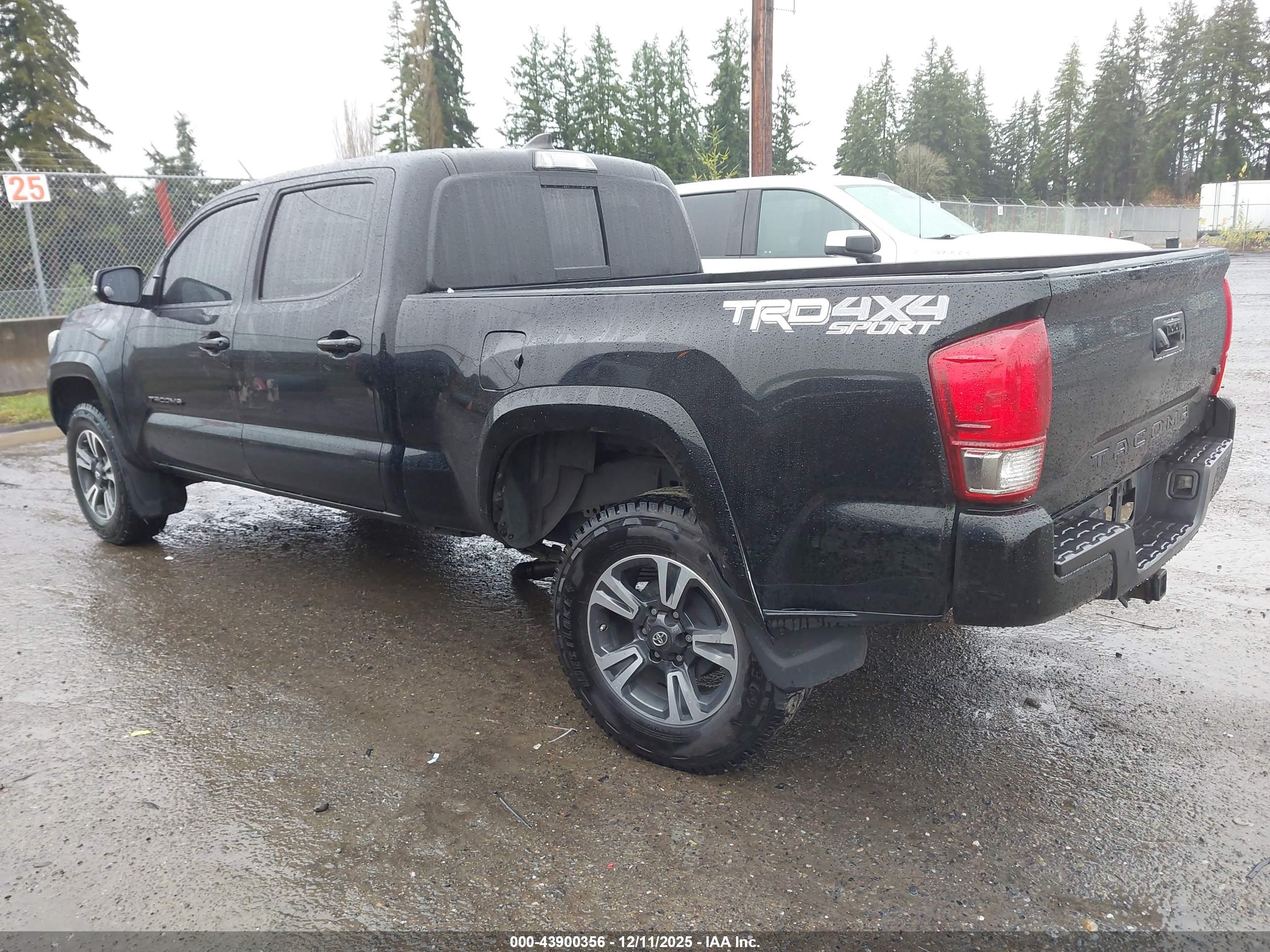TOYOTA TACOMA image 3