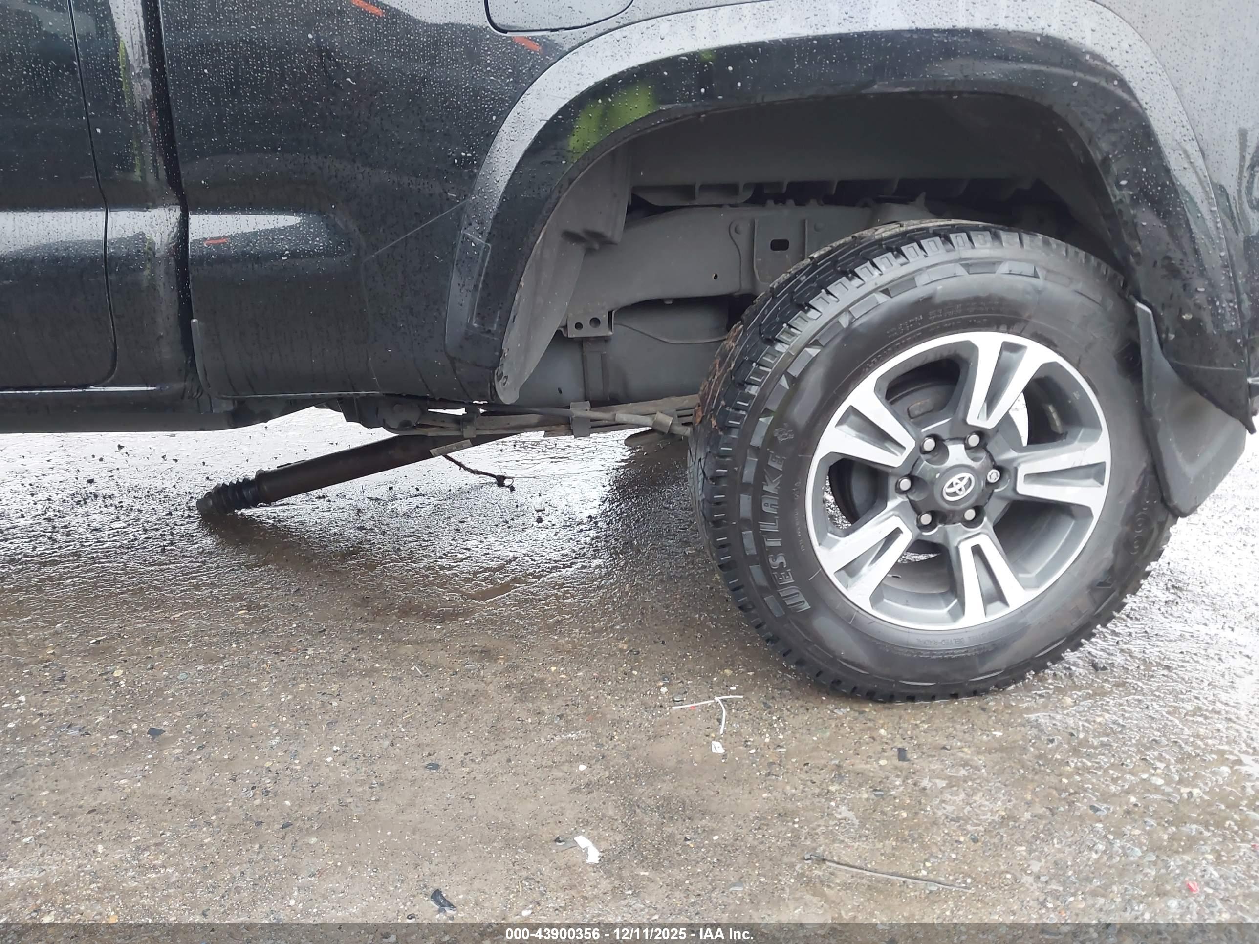 TOYOTA TACOMA image 6