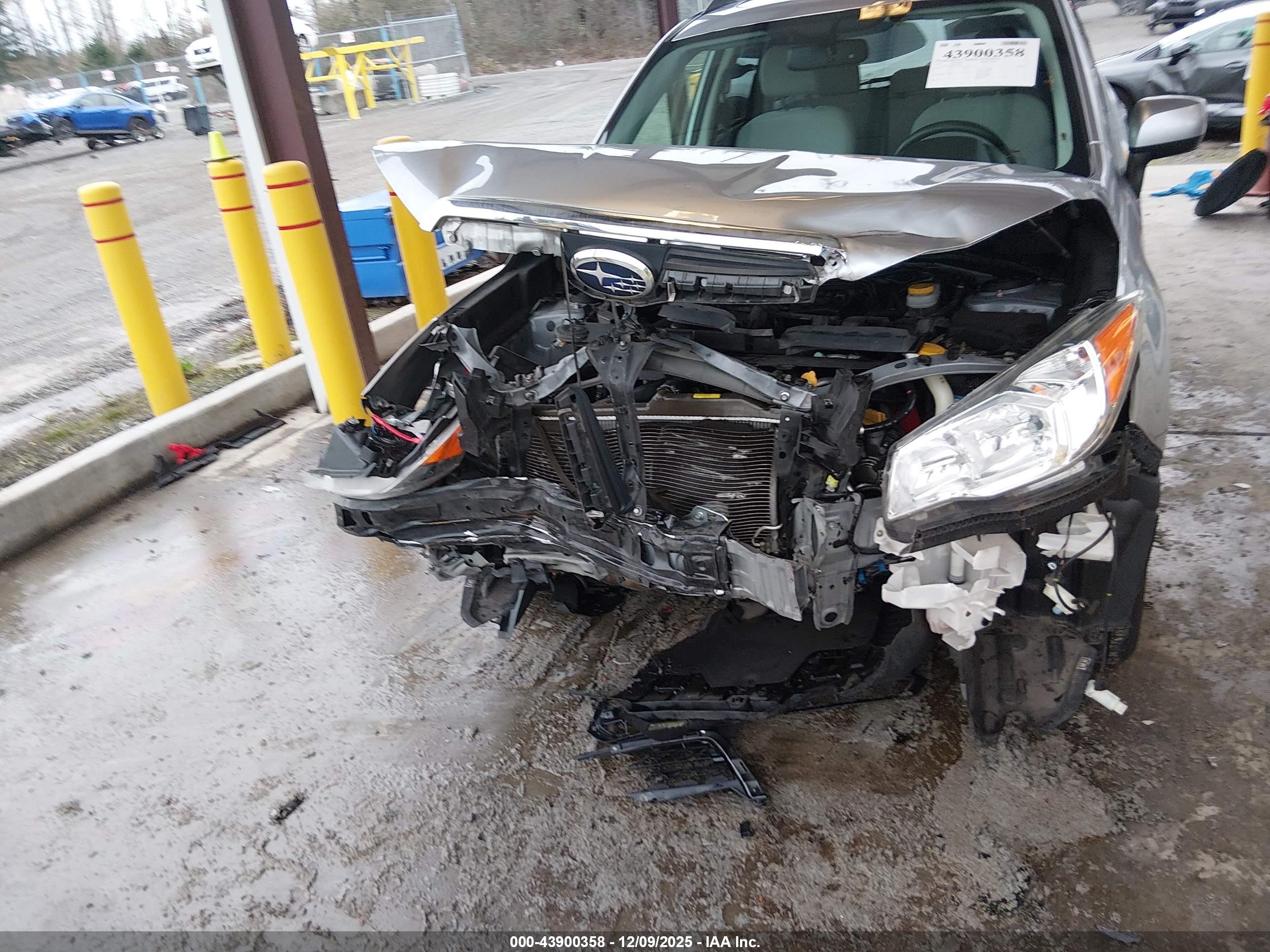 SUBARU FORESTER image 6