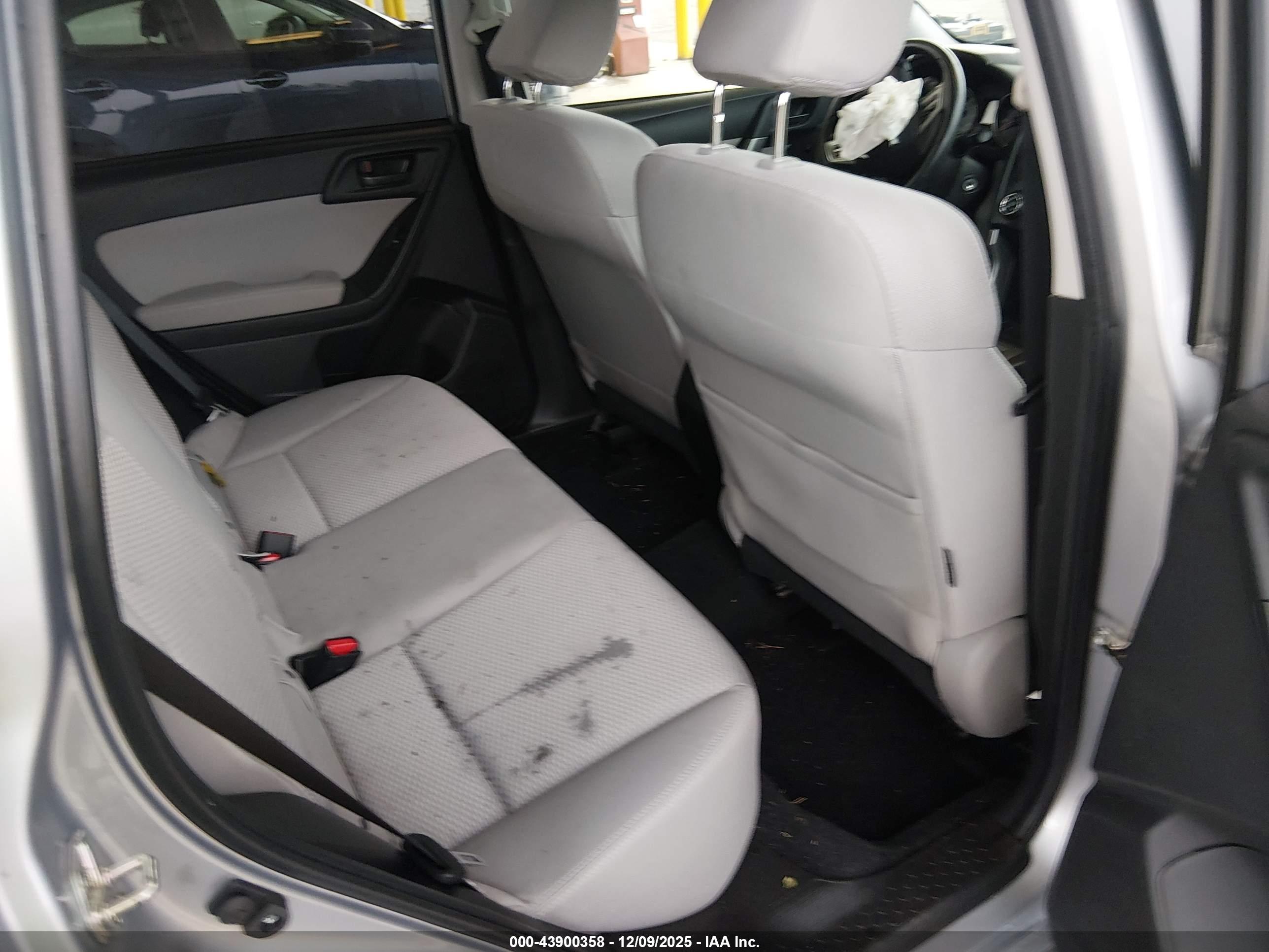 SUBARU FORESTER image 8