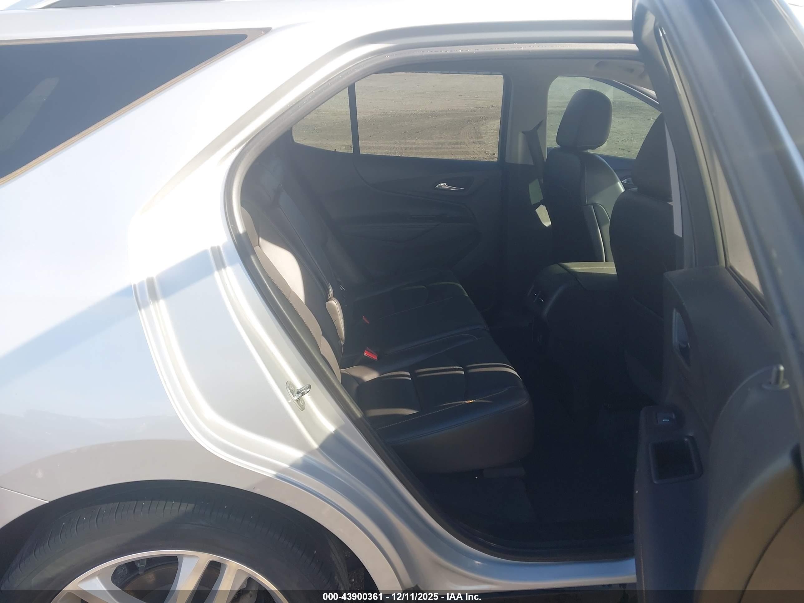 CHEVROLET EQUINOX image 8