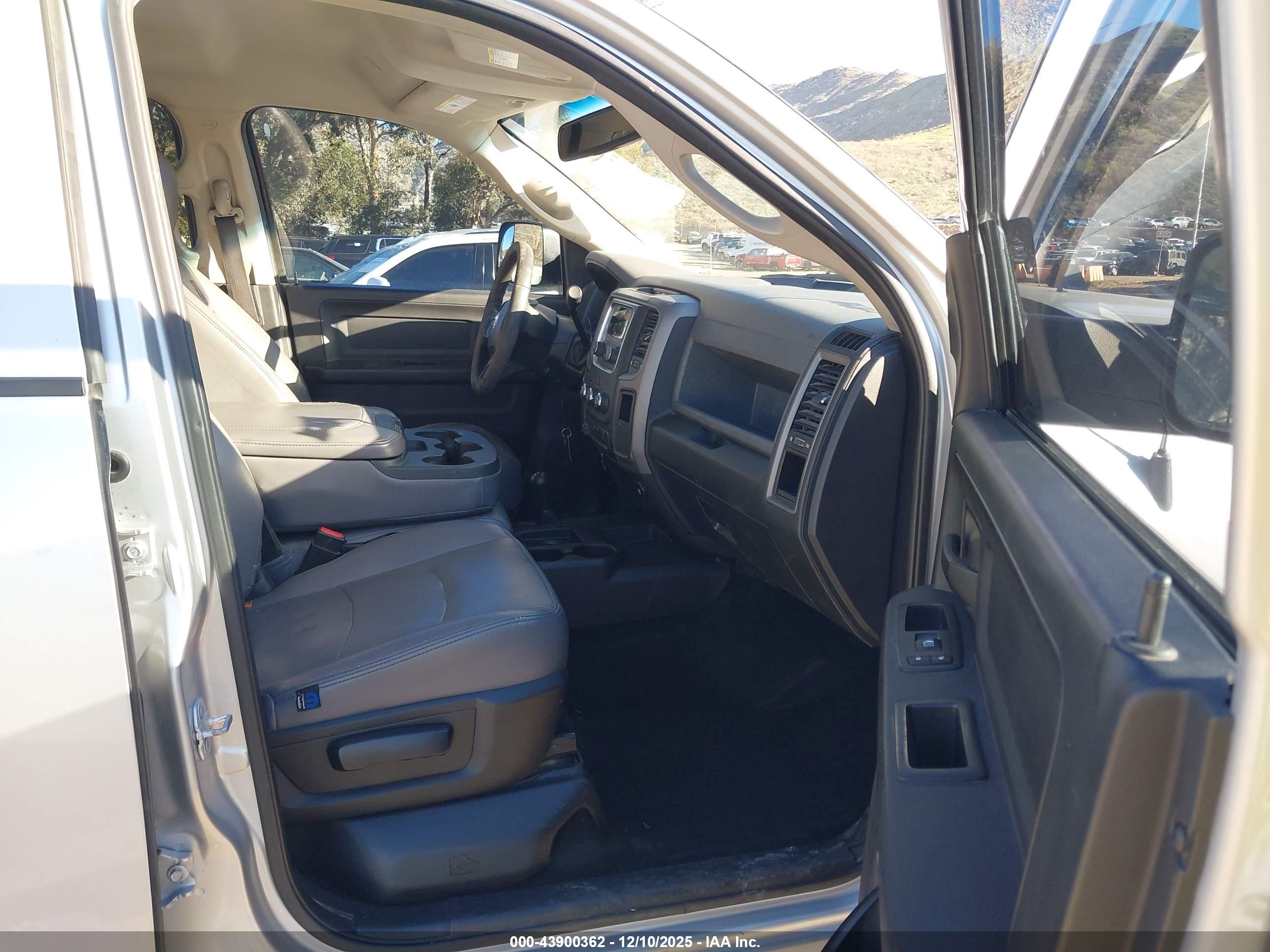 RAM 2500 image 5