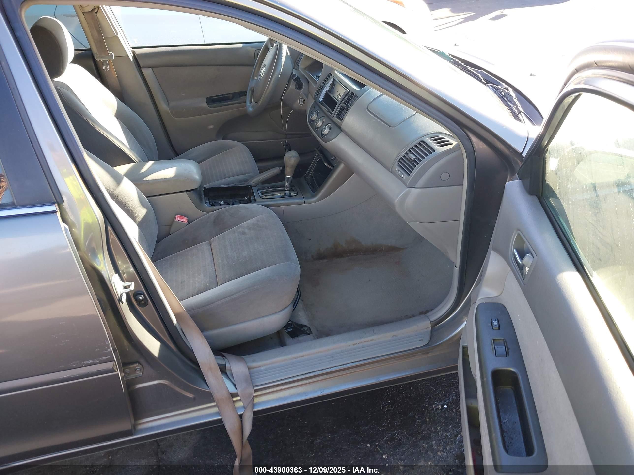 TOYOTA CAMRY image 5