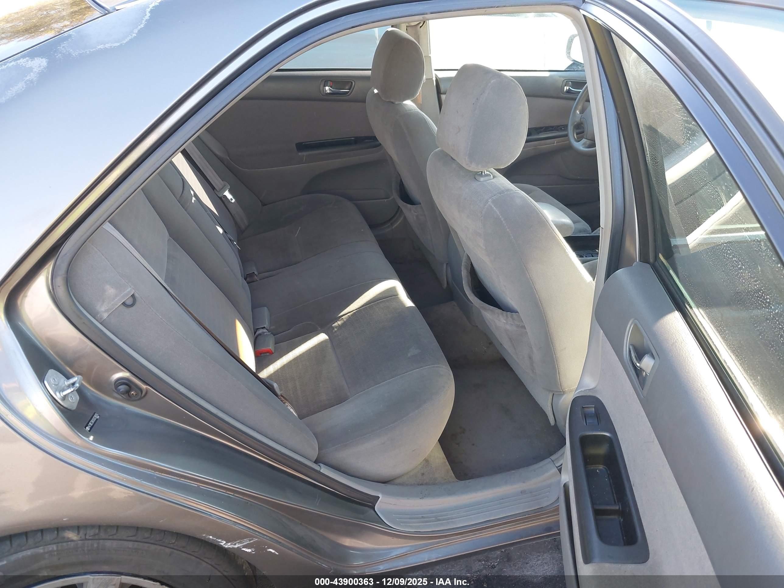 TOYOTA CAMRY image 8