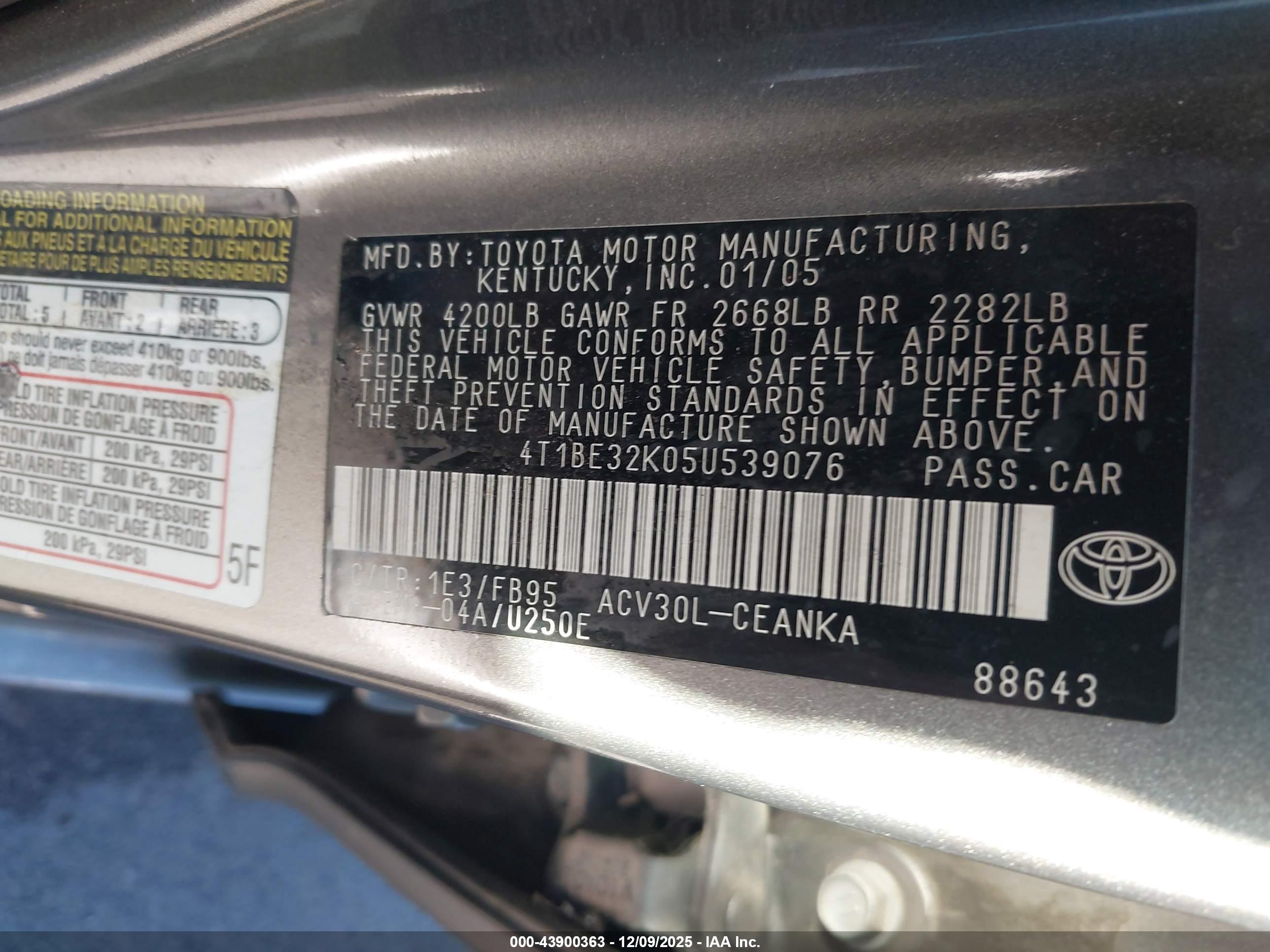 TOYOTA CAMRY image 9