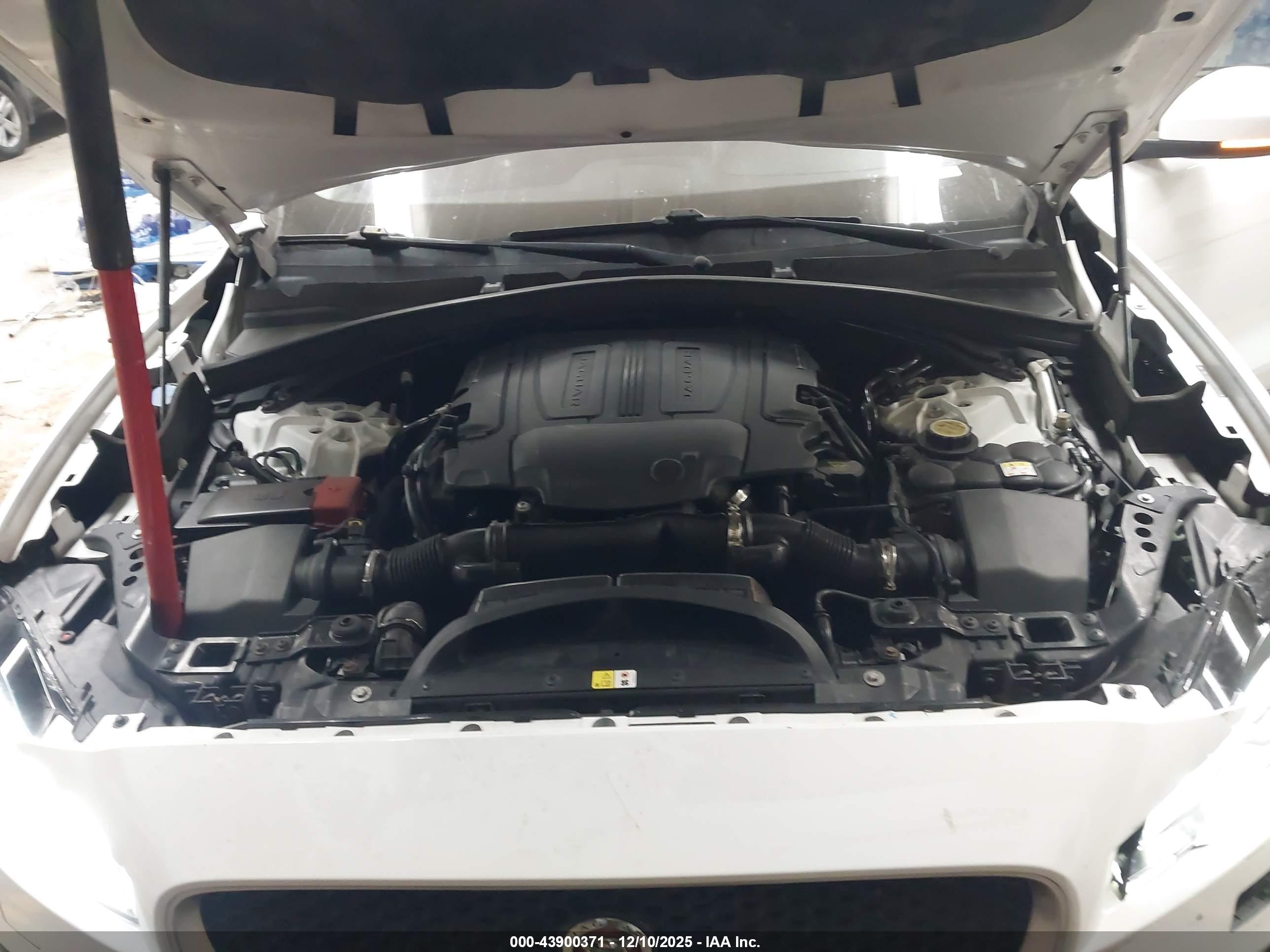 JAGUAR F-PACE image 10